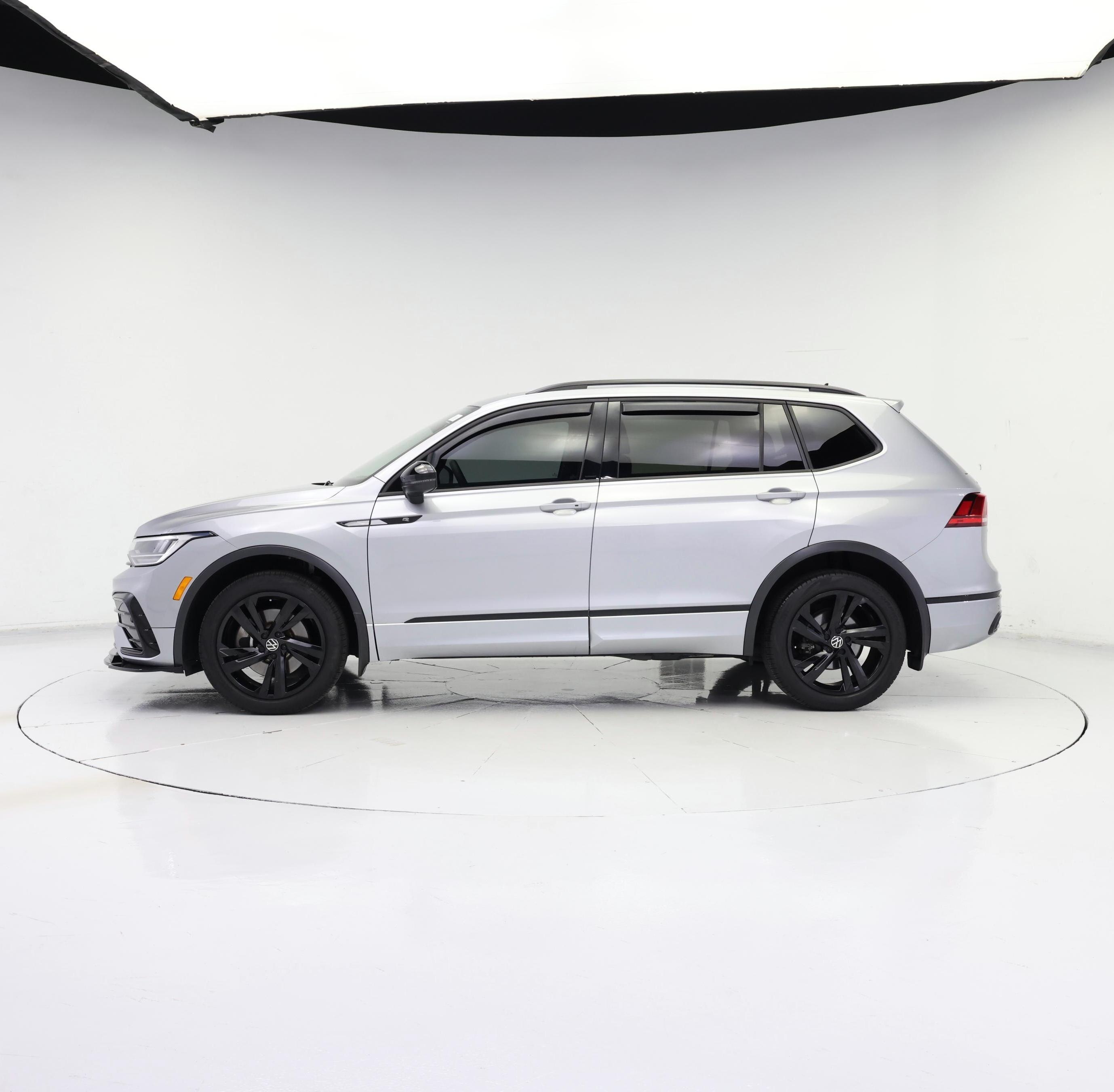 Thumbnail: 2023 Volkswagen Tiguan - 3