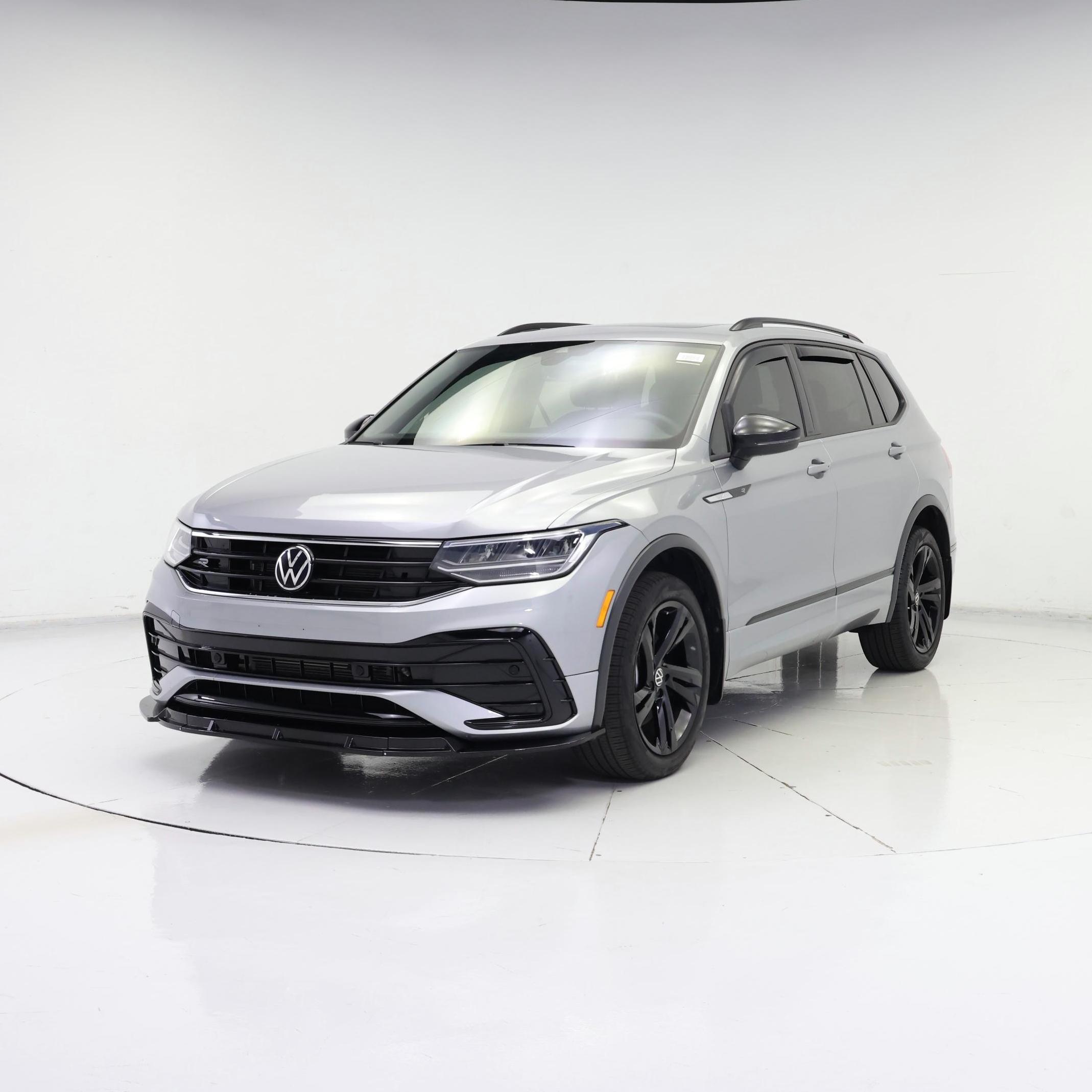 Thumbnail: 2023 Volkswagen Tiguan - 4