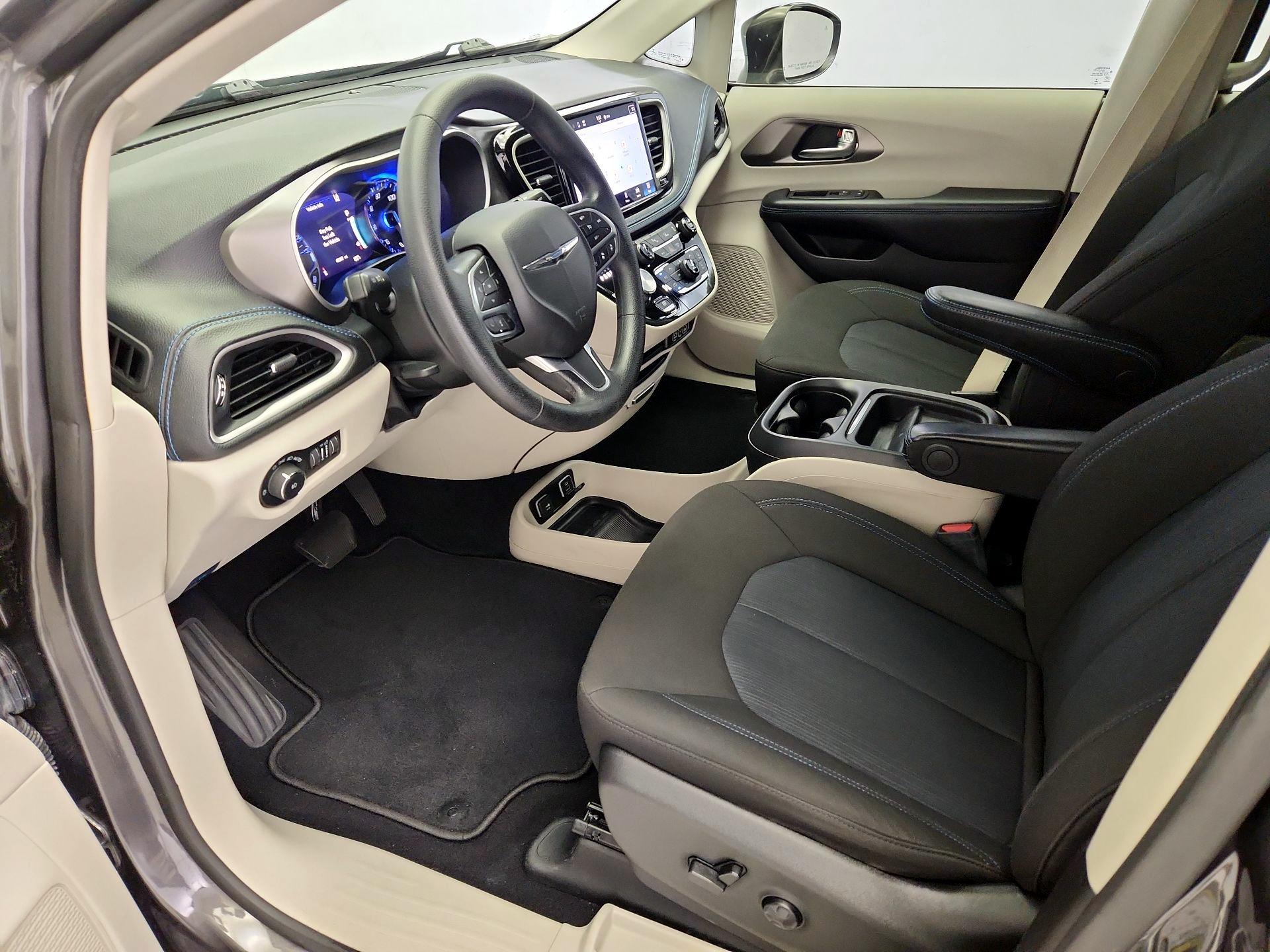 Thumbnail: 2021 Chrysler Pacifica - 11