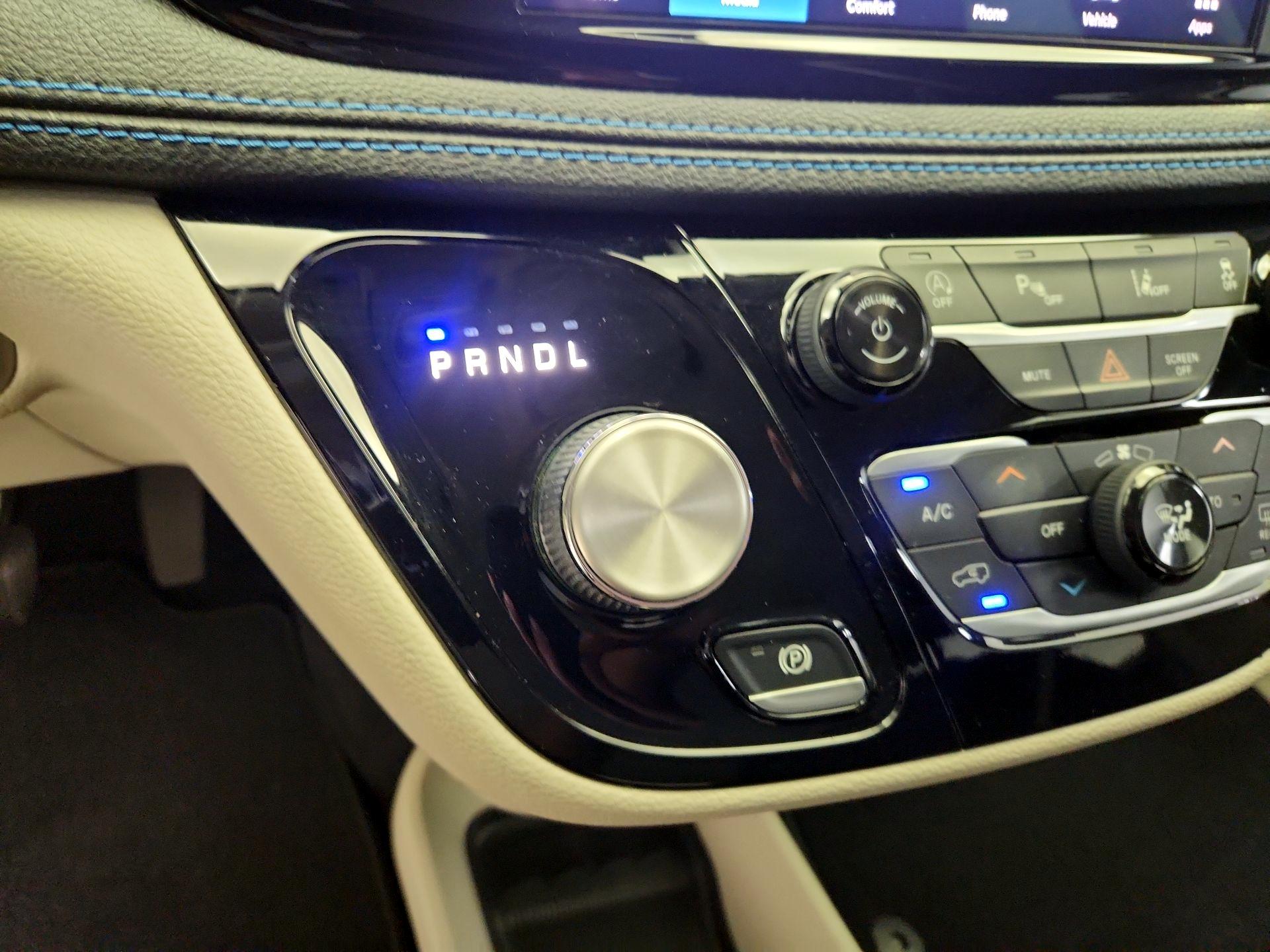 Thumbnail: 2021 Chrysler Pacifica - 17