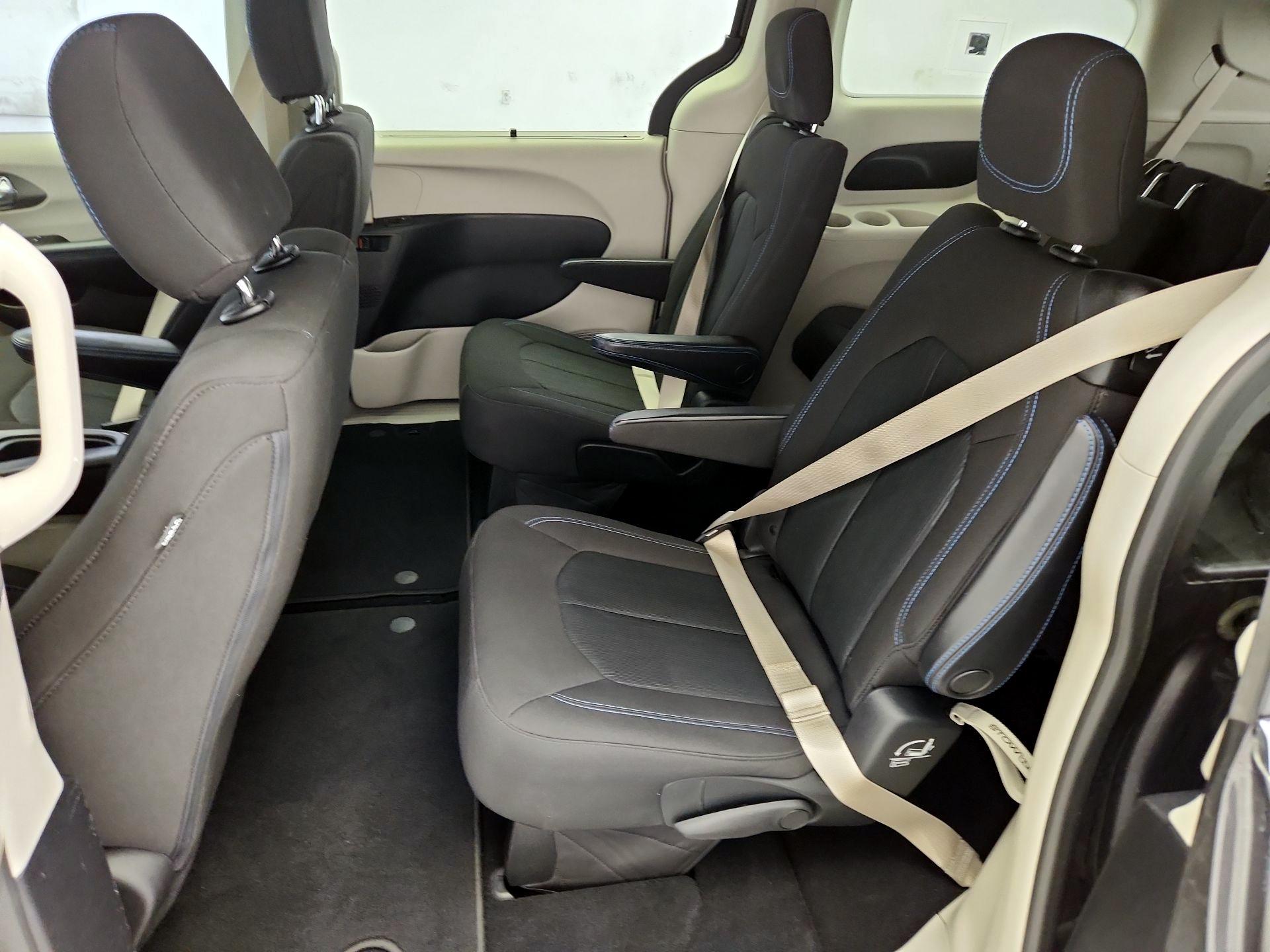 Thumbnail: 2021 Chrysler Pacifica - 19
