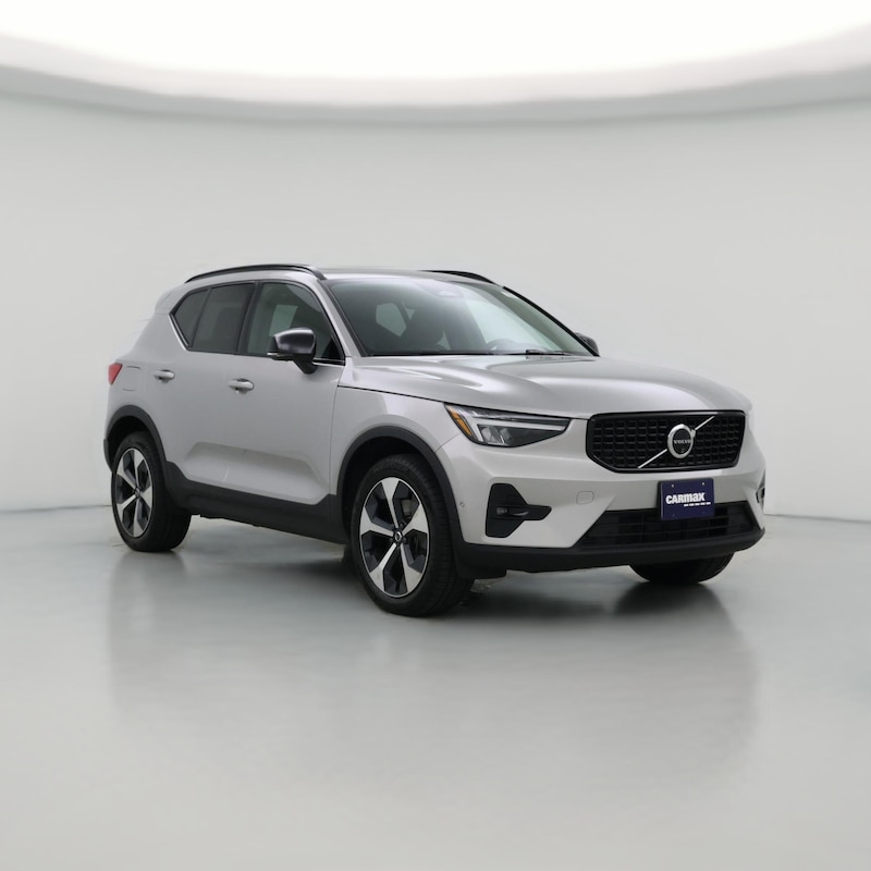2024 Volvo XC40 B5 Plus Dark Theme