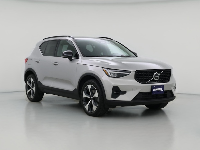 2024 Volvo XC40 B5 Plus Dark Theme
