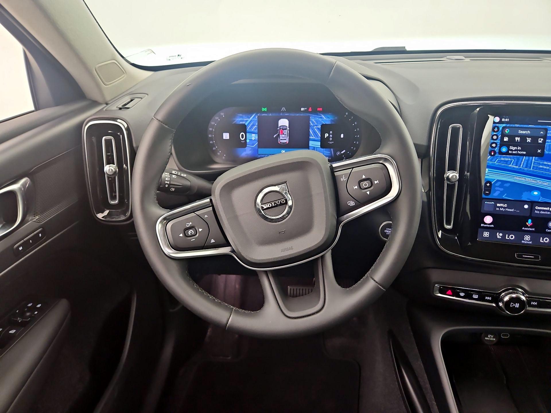 Thumbnail: 2024 Volvo XC40 - 10