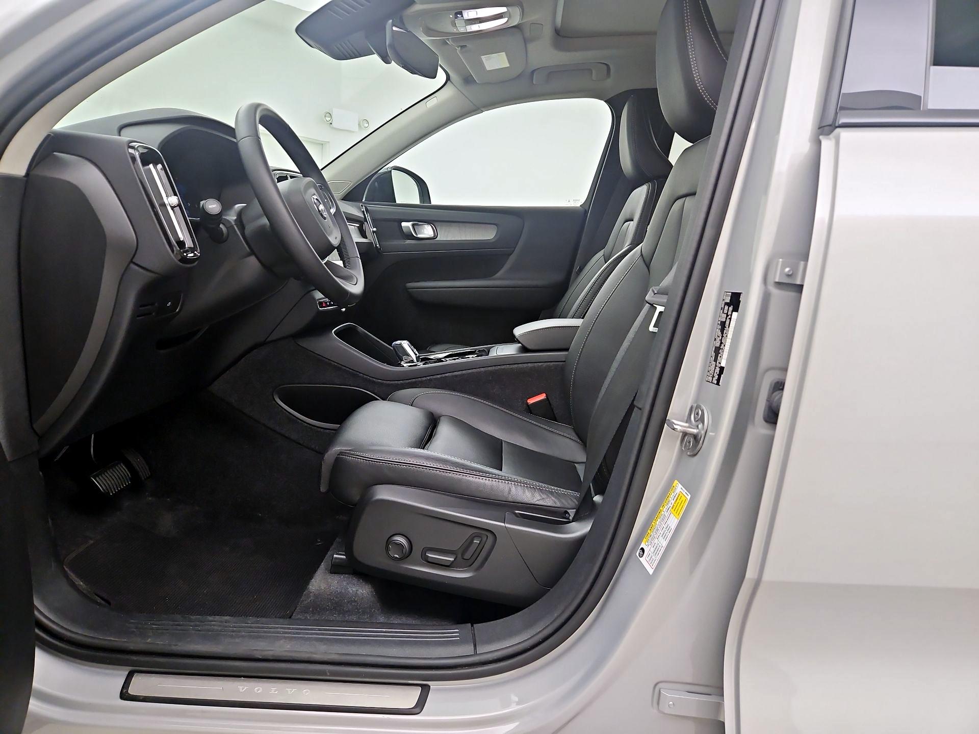 Thumbnail: 2024 Volvo XC40 - 11