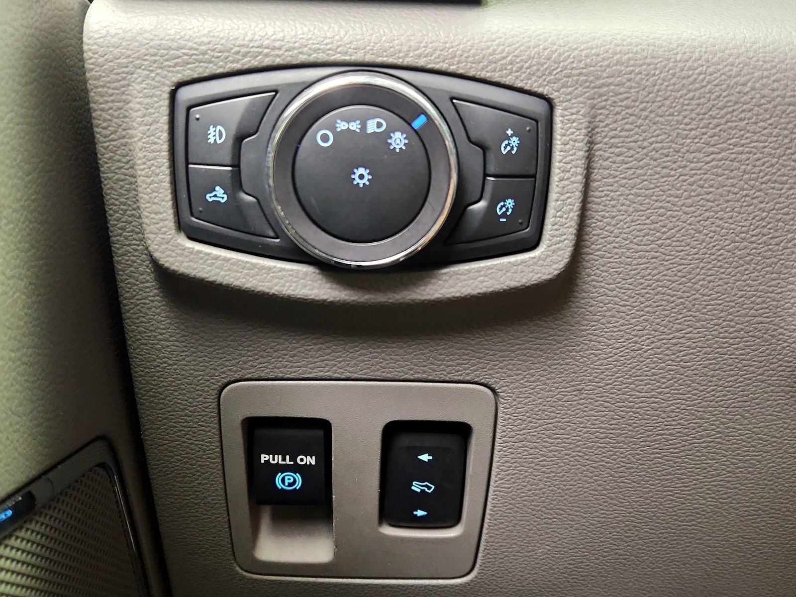2019 Ford F-150 Lariat - Photo 14