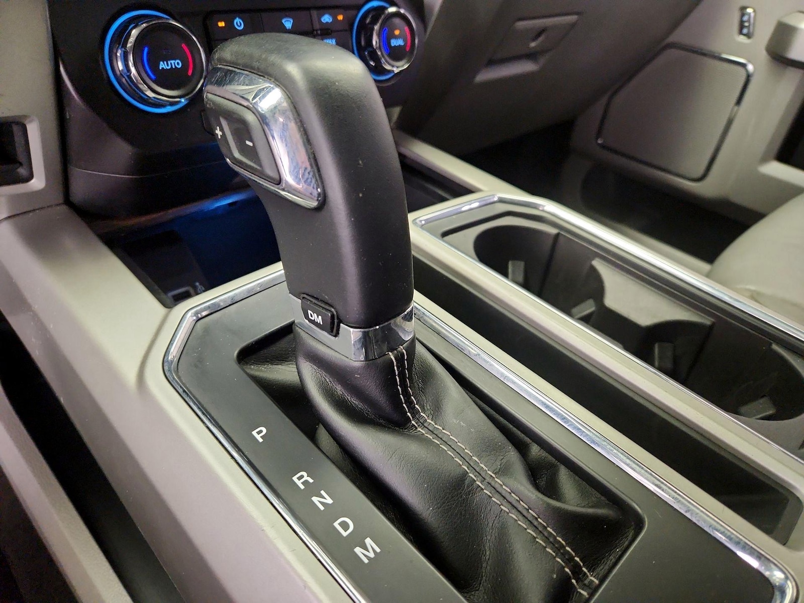 2019 Ford F-150 Lariat - Photo 19