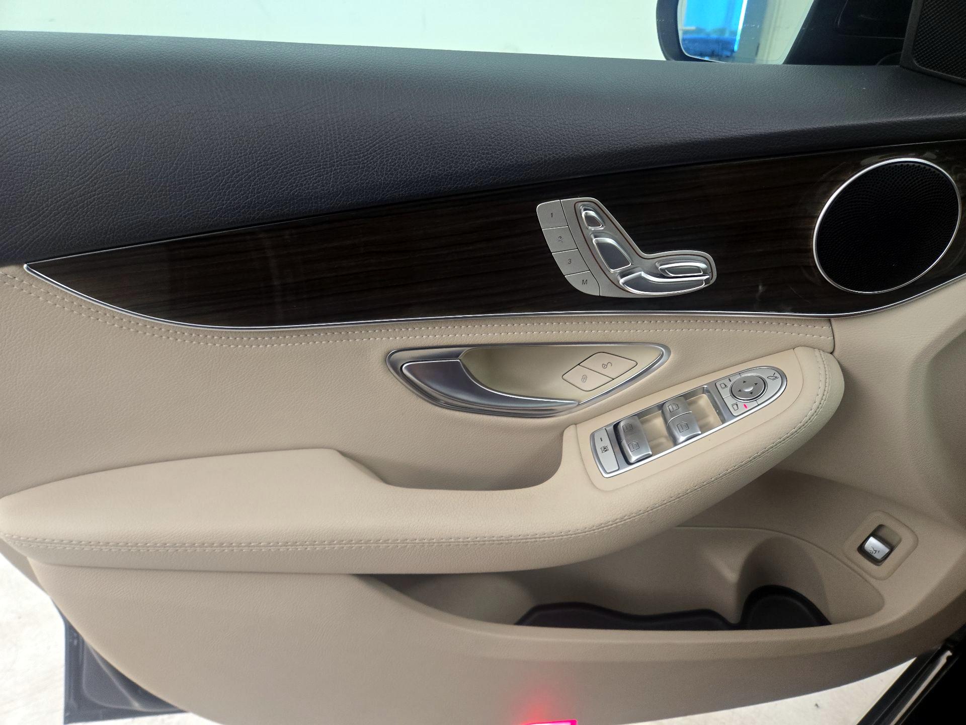 Thumbnail: 2015 Mercedes-Benz C-Class - 12