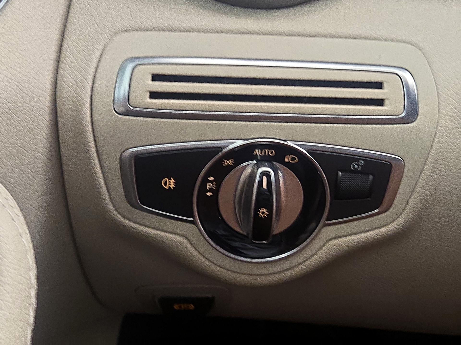 Thumbnail: 2015 Mercedes-Benz C-Class - 13