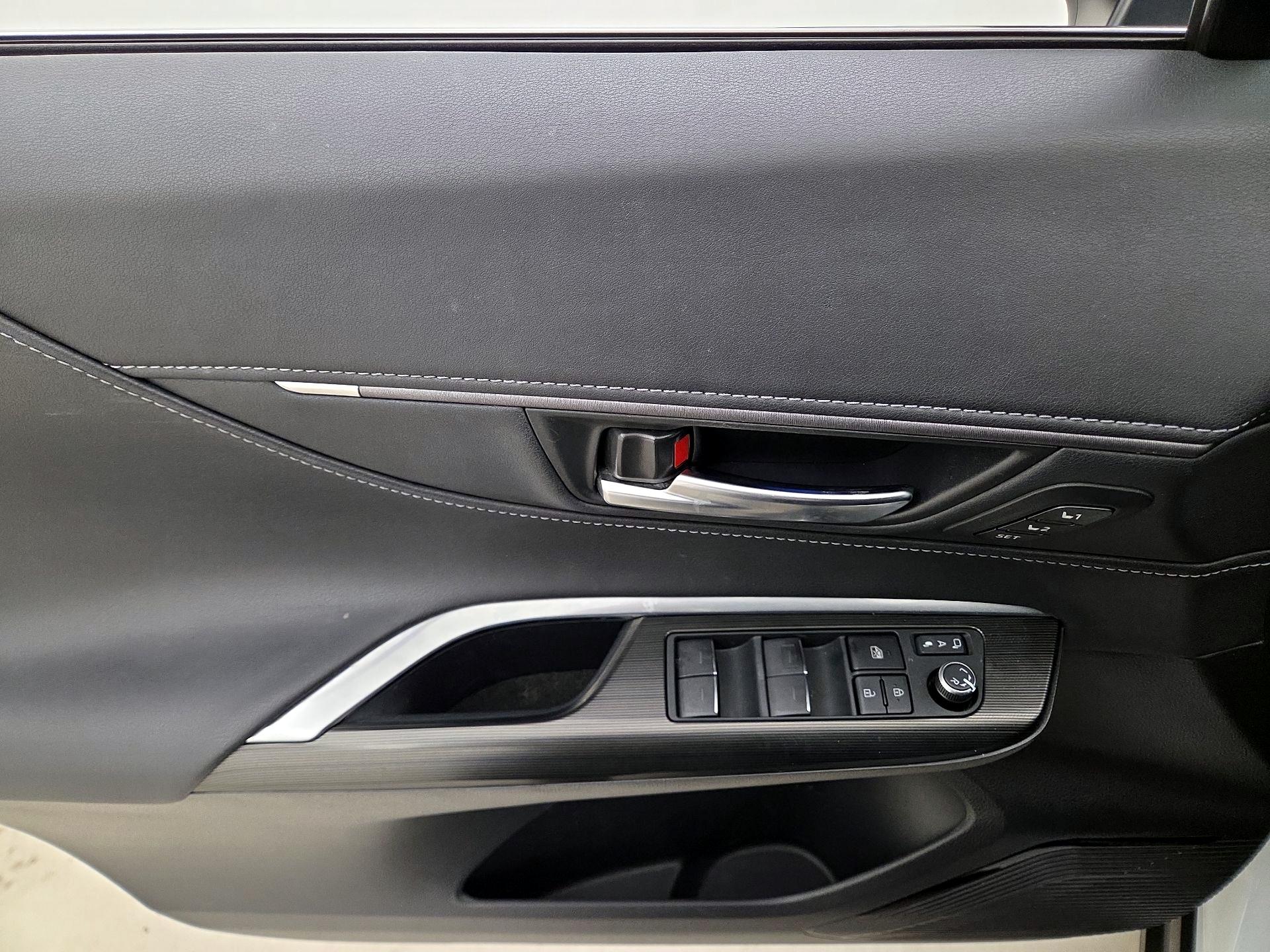 Thumbnail: 2023 Toyota Venza - 12