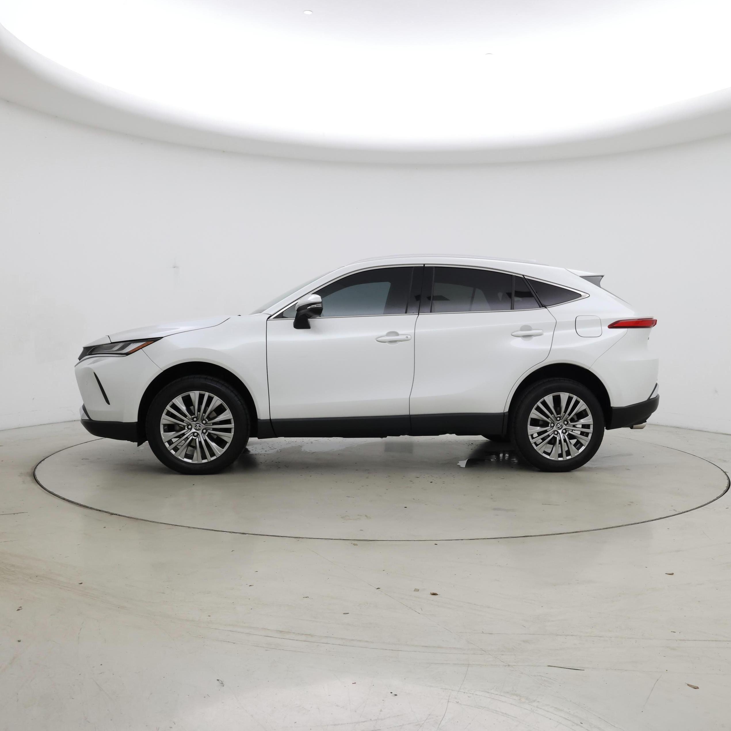 Thumbnail: 2023 Toyota Venza - 3
