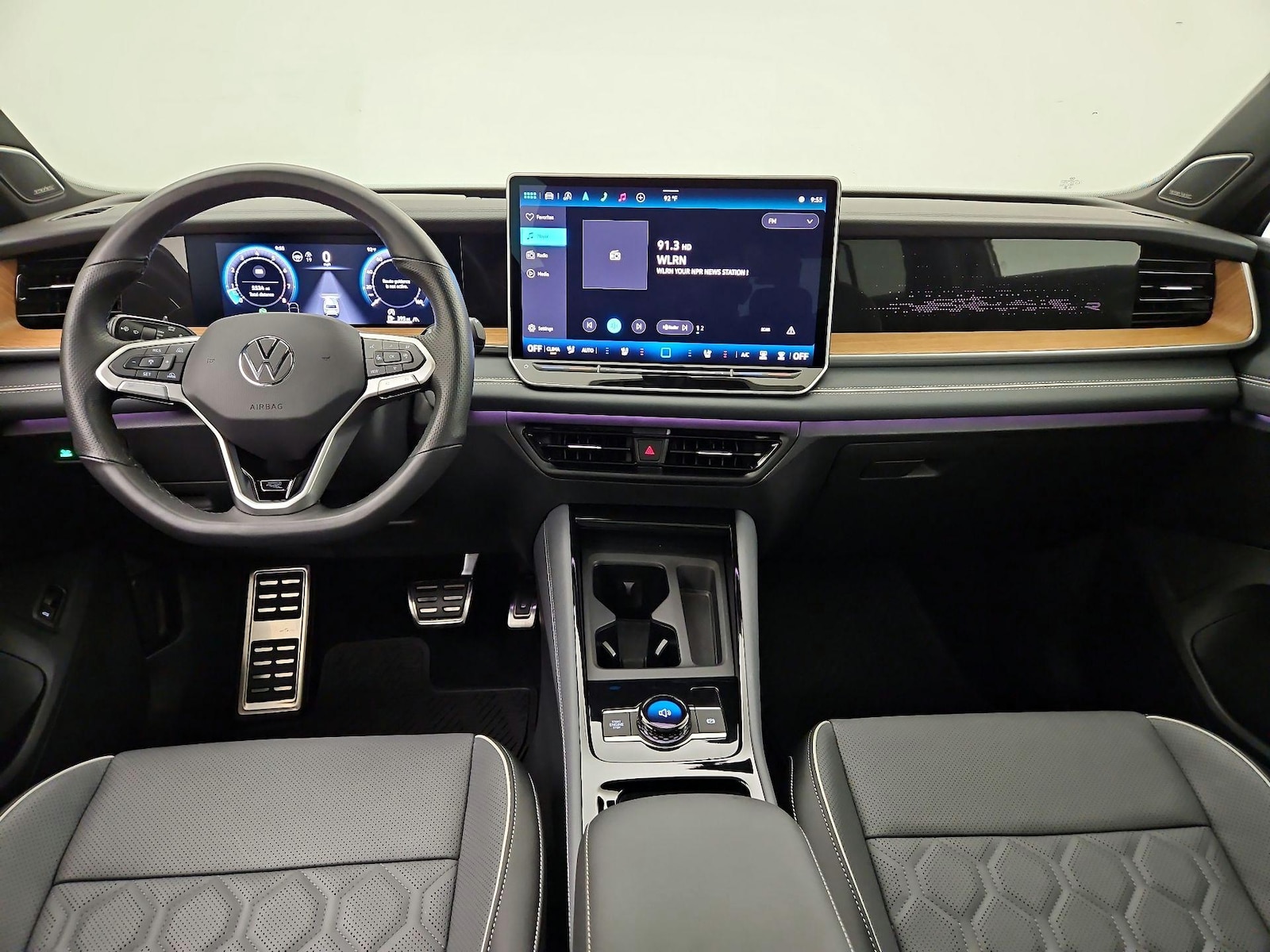 2025 Volkswagen Tiguan SEL R-LINE - Photo 10