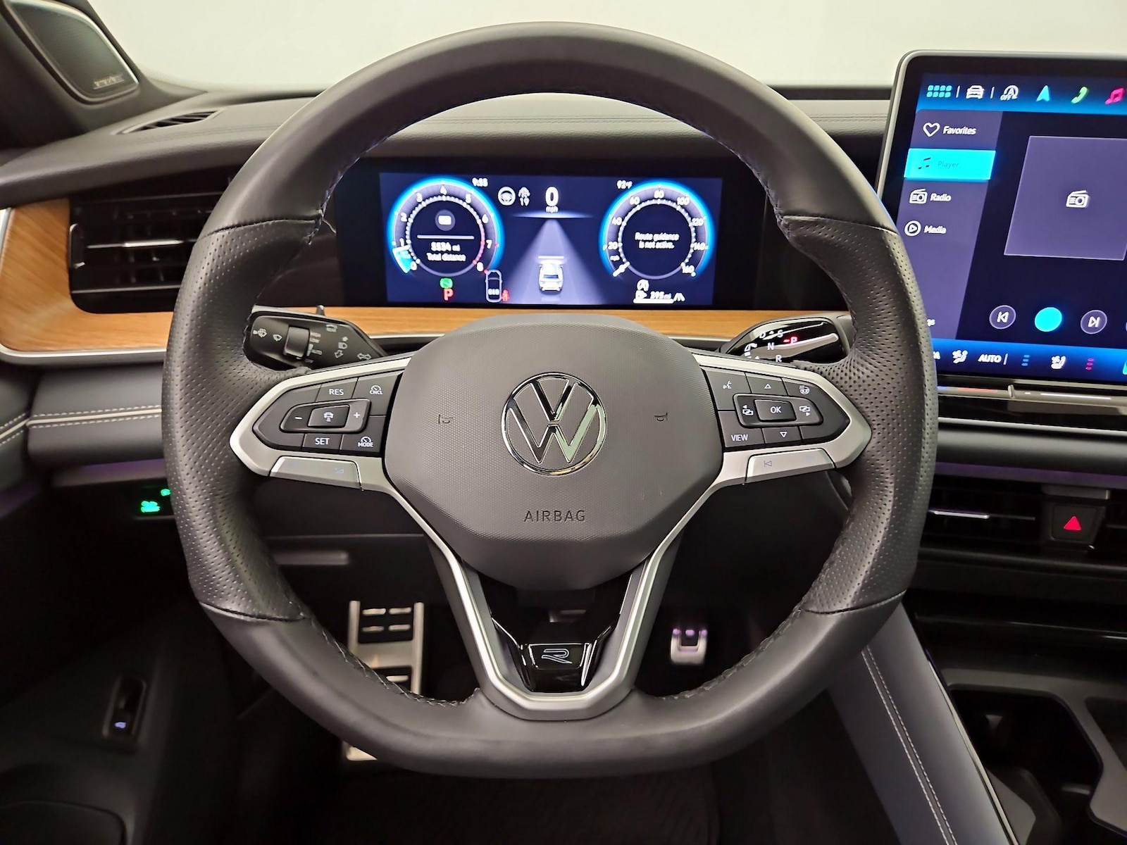 2025 Volkswagen Tiguan SEL R-LINE - Photo 11