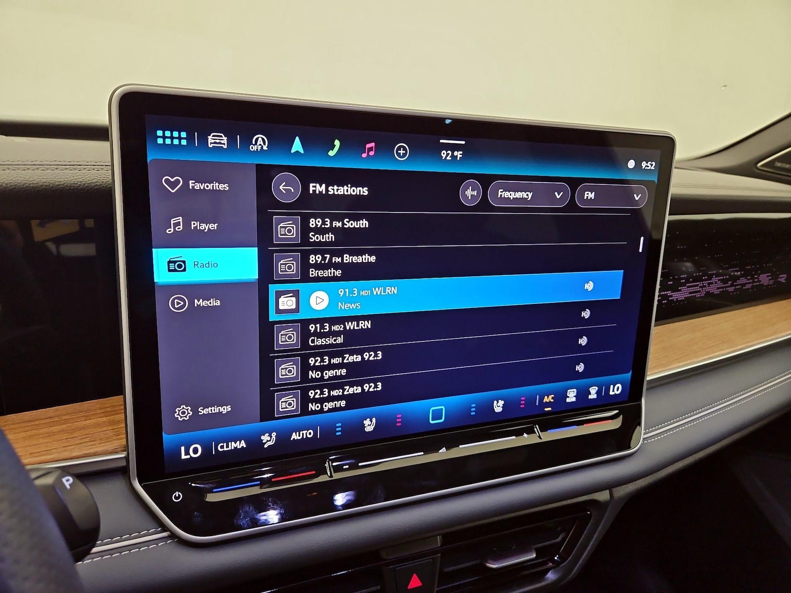 2025 Volkswagen Tiguan SEL R-LINE - Photo 17