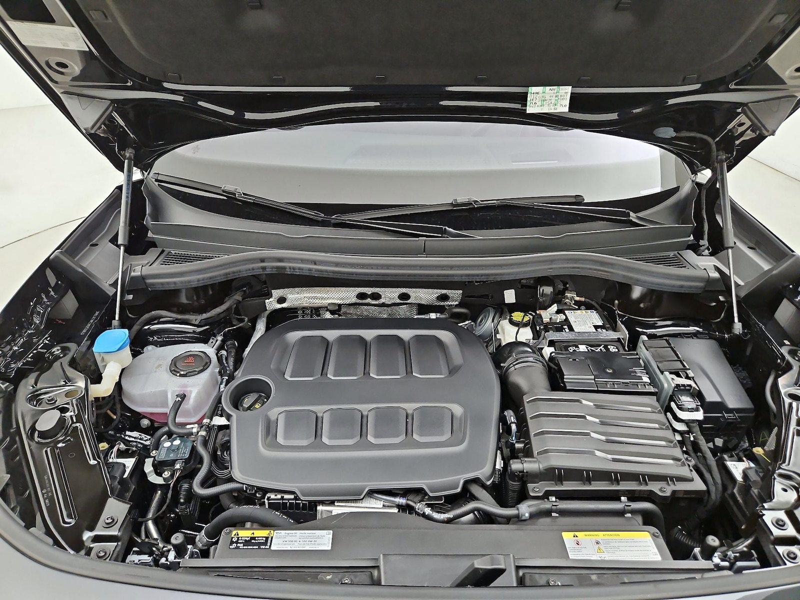 2025 Volkswagen Tiguan SEL R-LINE - Photo 24