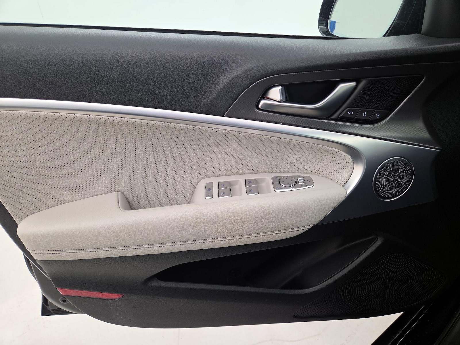 2024 GENESIS G70 Standard - Photo 13