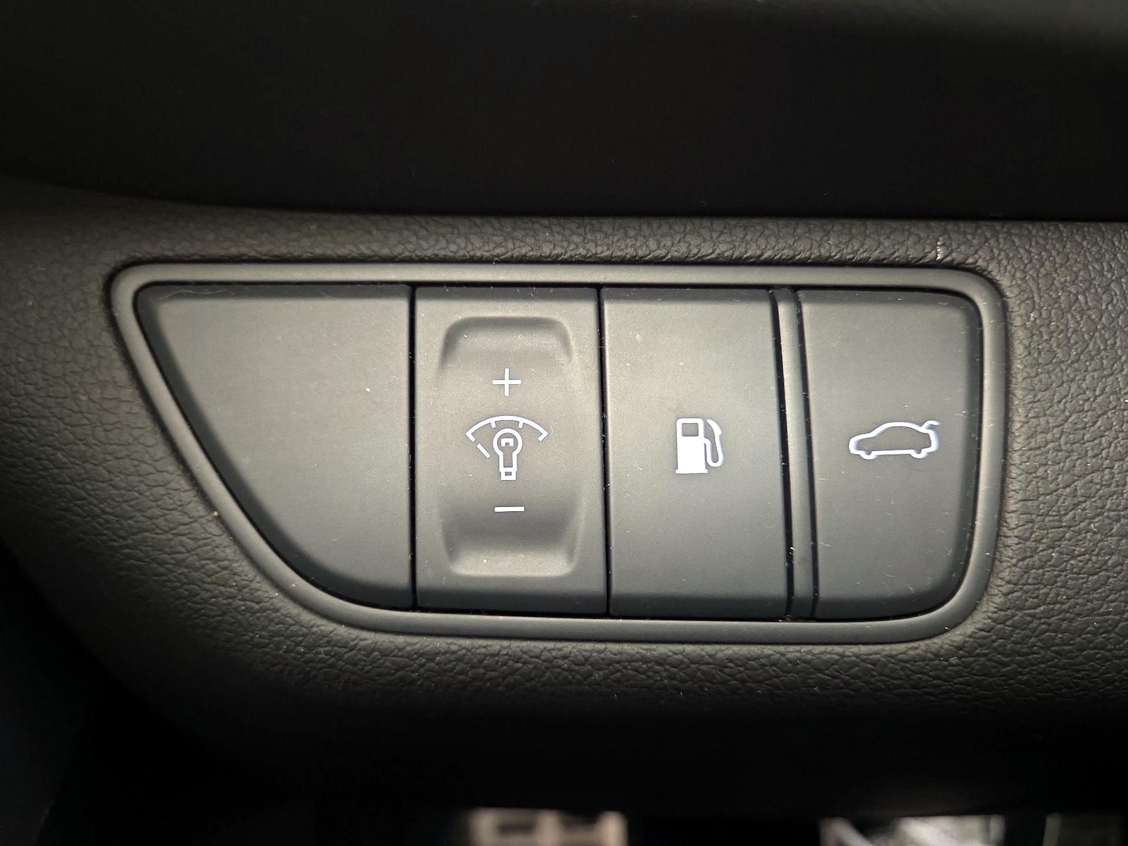 2024 GENESIS G70 Standard - Photo 14
