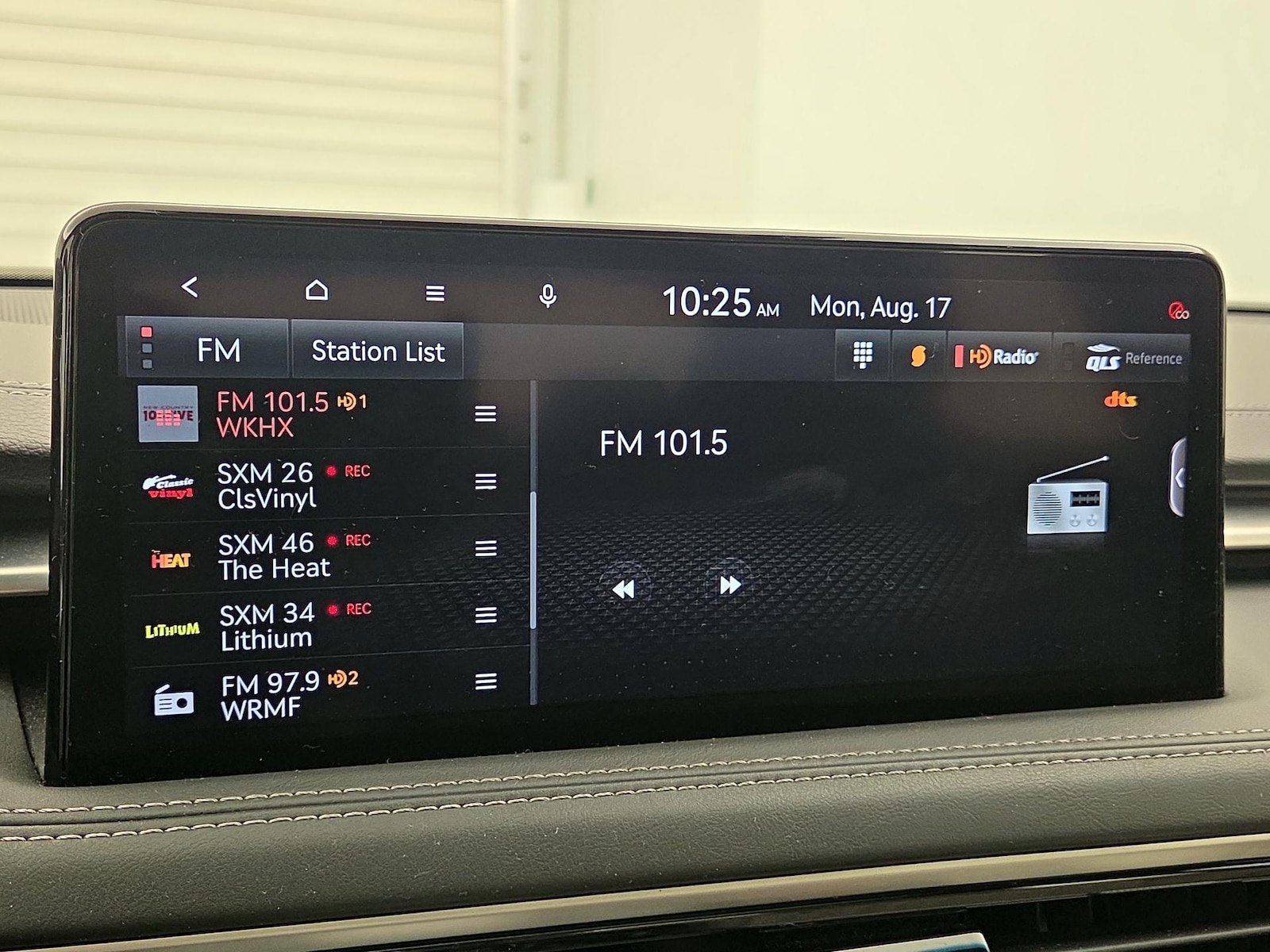 2024 GENESIS G70 Standard - Photo 17