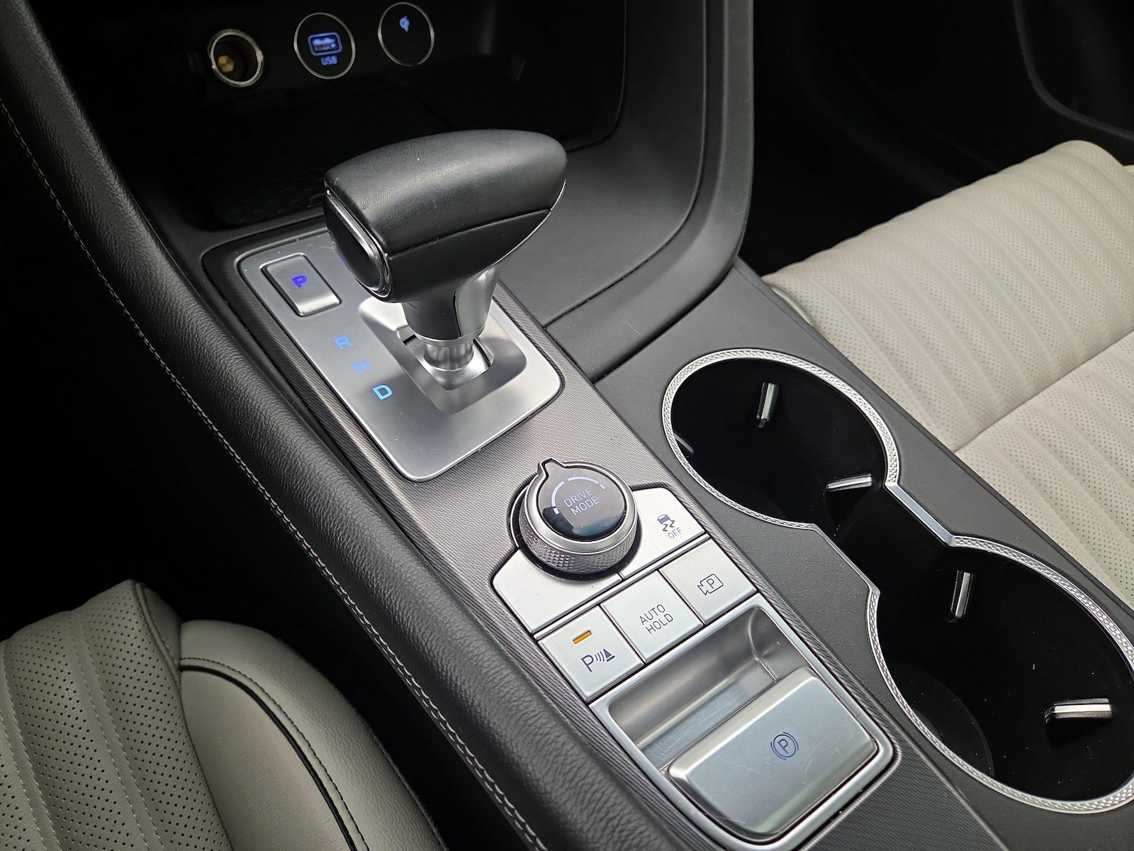 2024 GENESIS G70 Standard - Photo 19