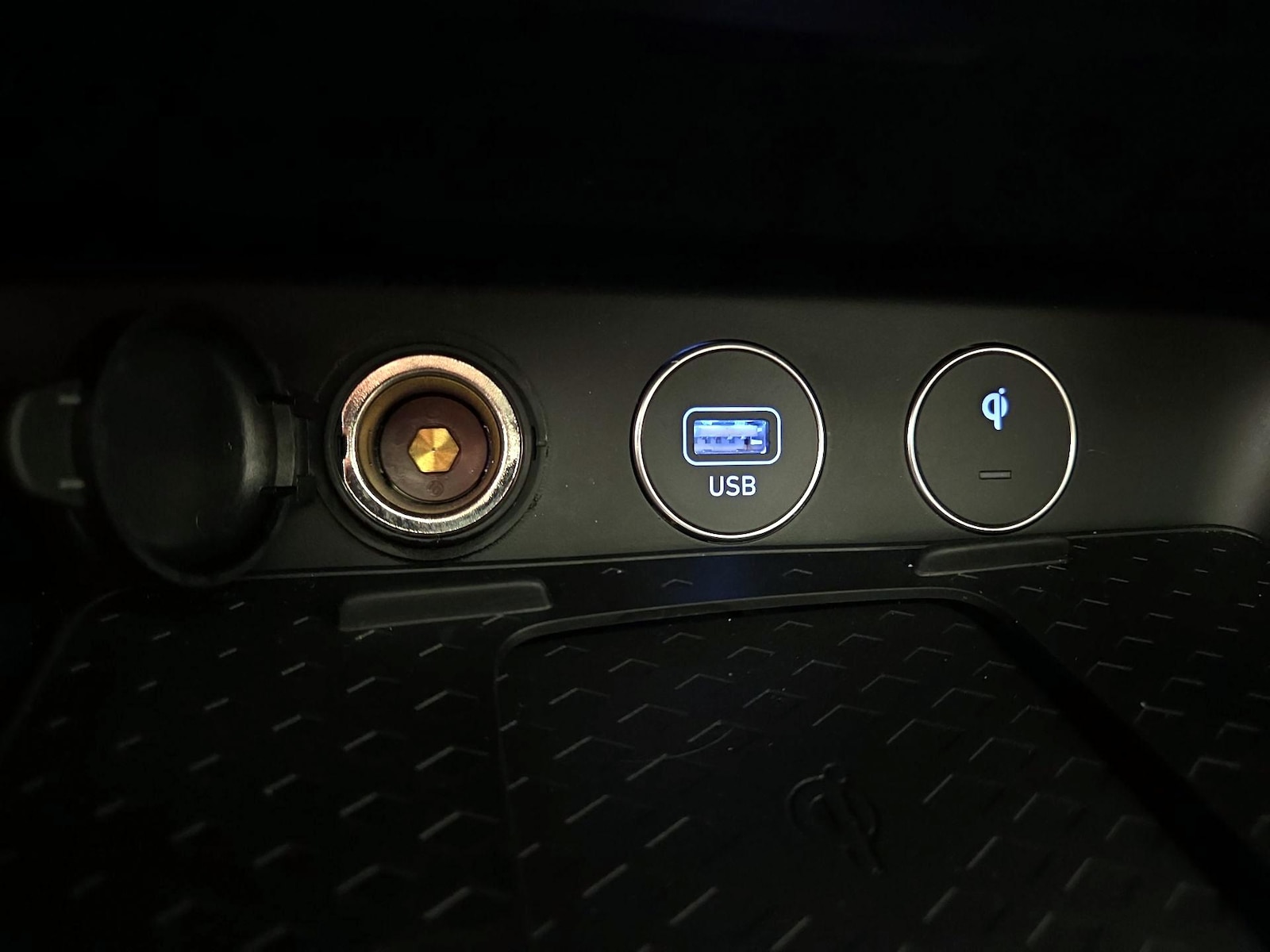 2024 GENESIS G70 Standard - Photo 20
