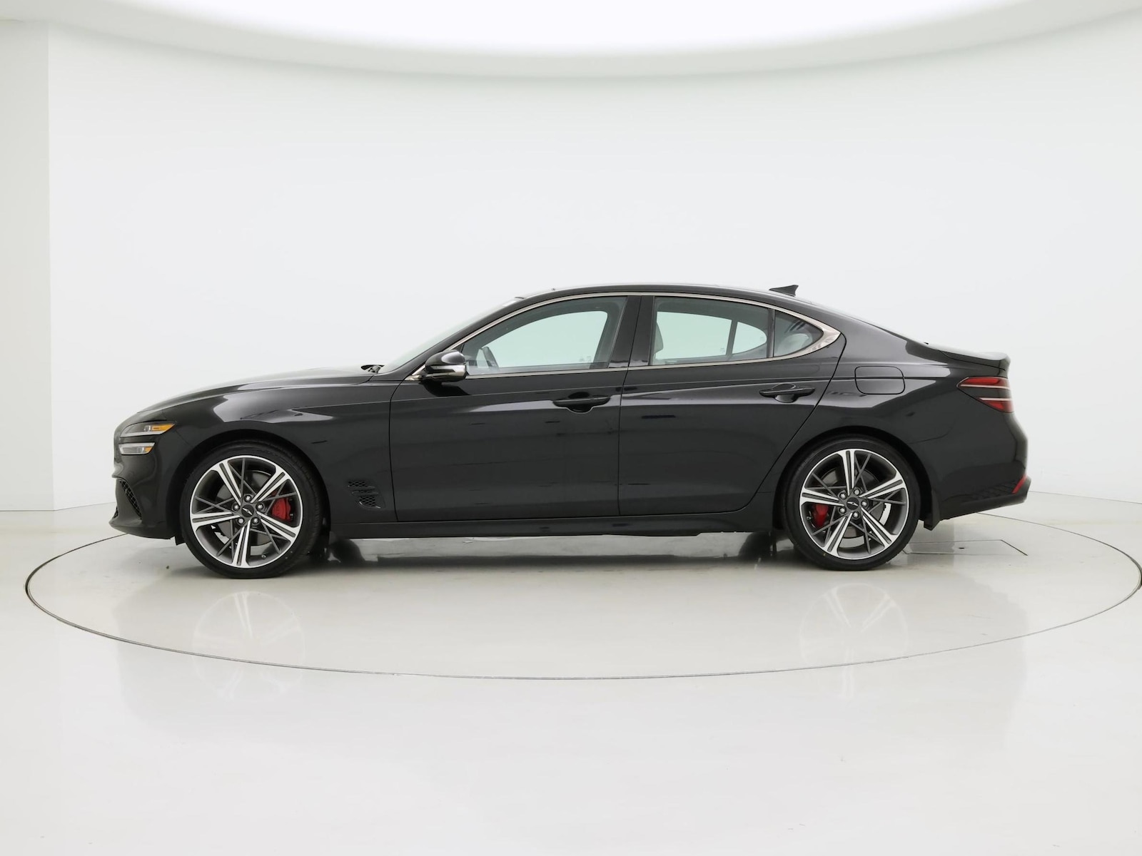 2024 GENESIS G70 Standard - Photo 4
