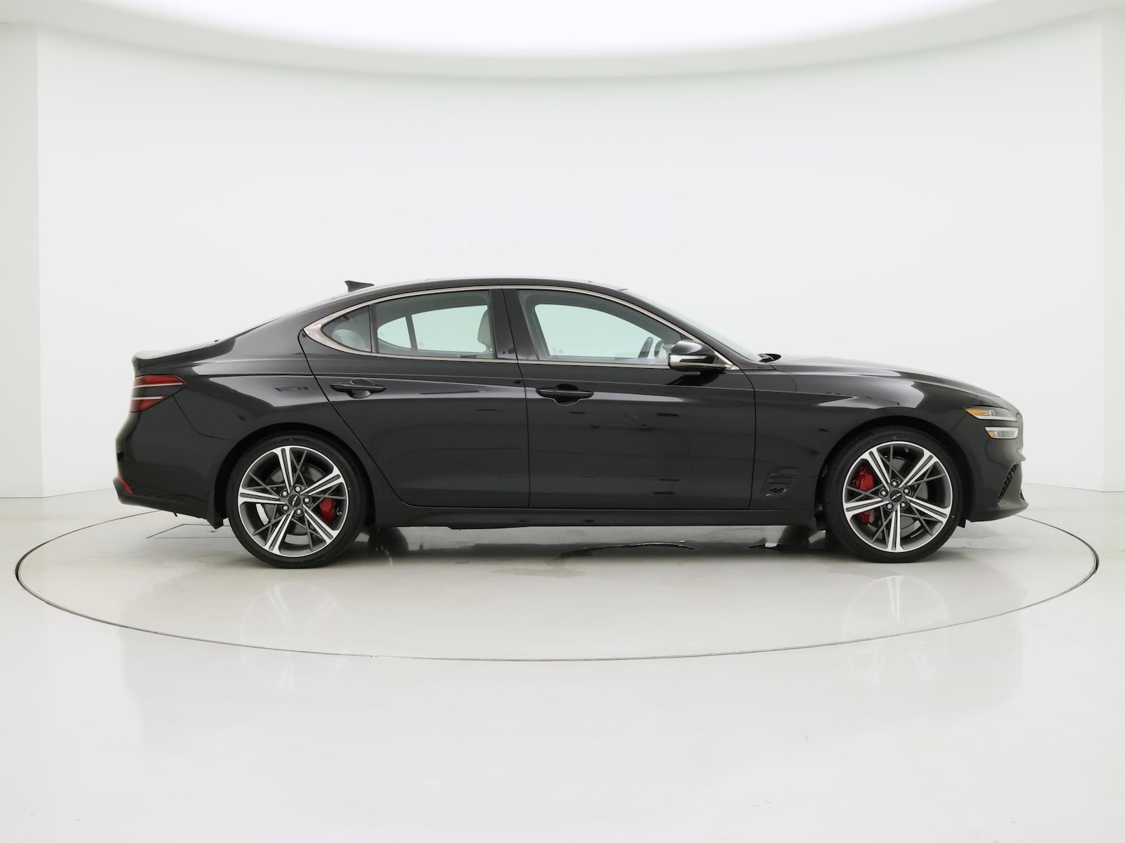 2024 GENESIS G70 Standard - Photo 8