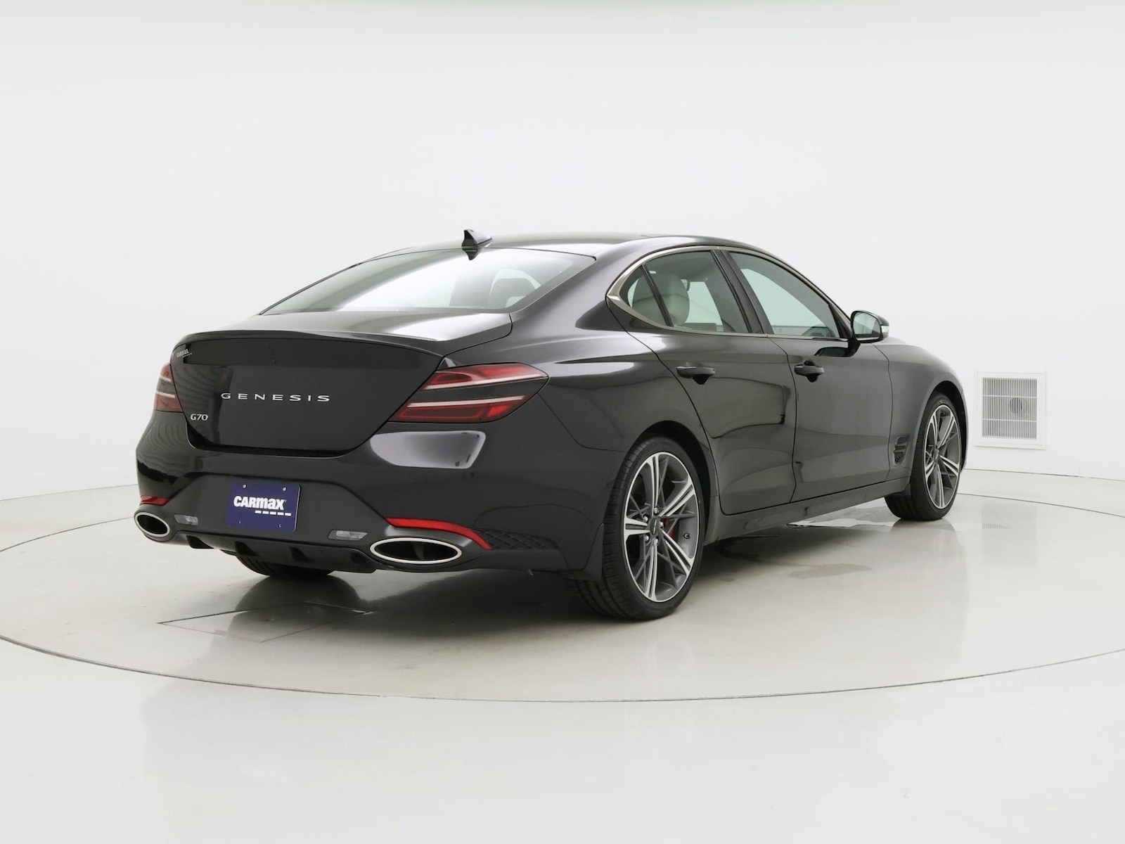 2024 GENESIS G70 Standard - Photo 9