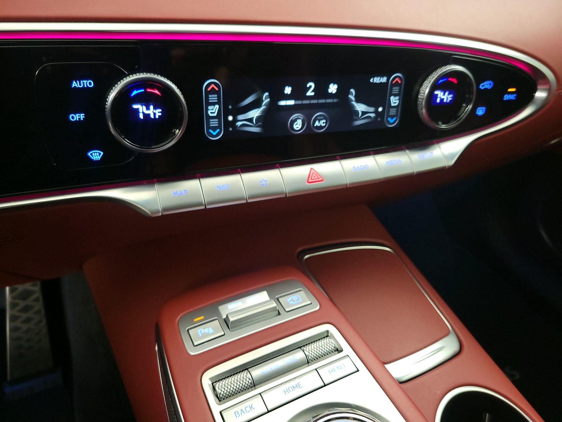 Thumbnail: 2025 Genesis GV70 - 17