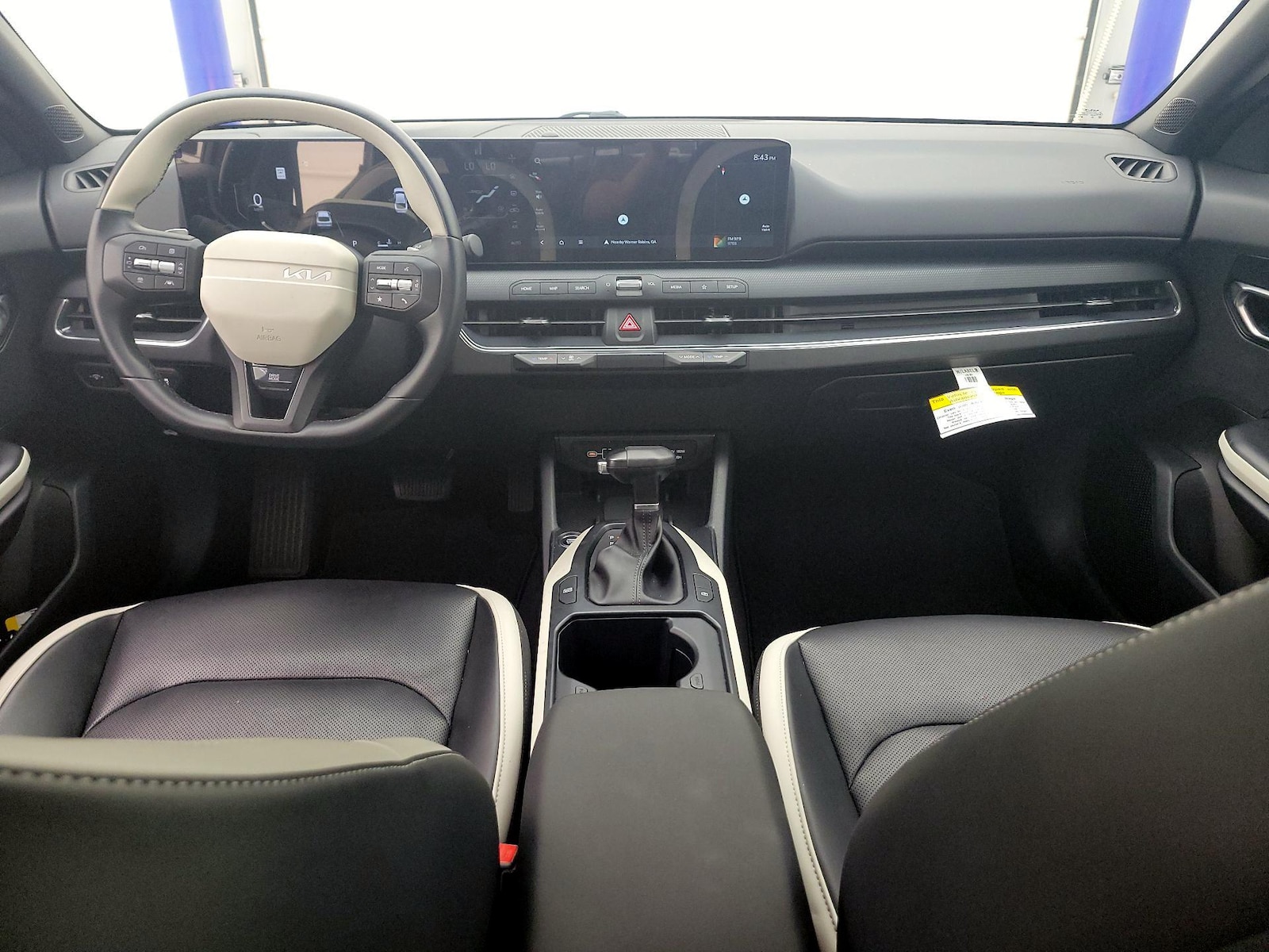 2025 Kia K4 GT-Line - Photo 10