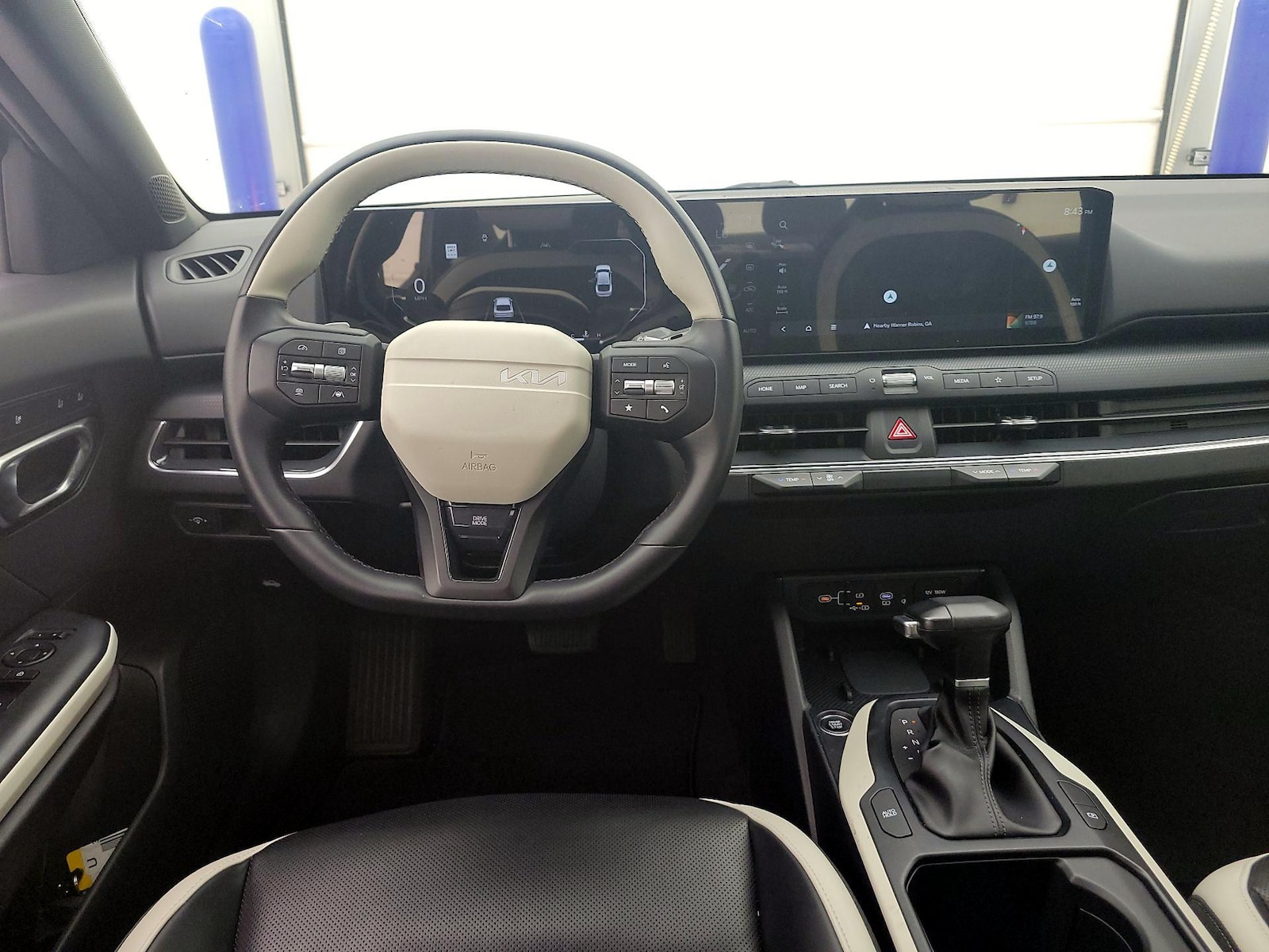 2025 Kia K4 GT-Line - Photo 11