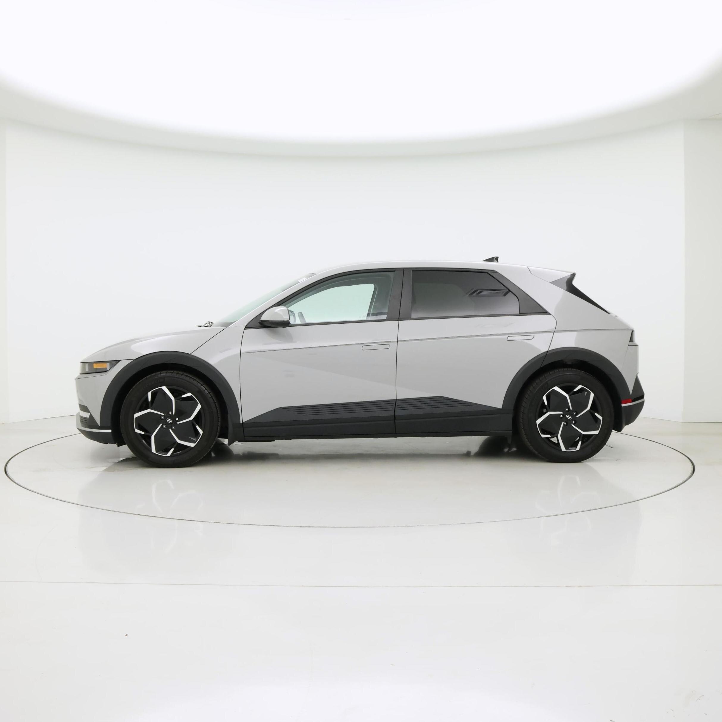 Thumbnail: 2023 Hyundai Ioniq 5 - 3
