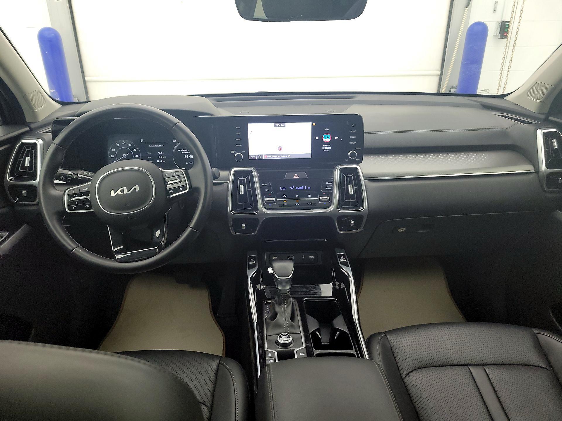 Thumbnail: 2023 Kia Sorento - 9