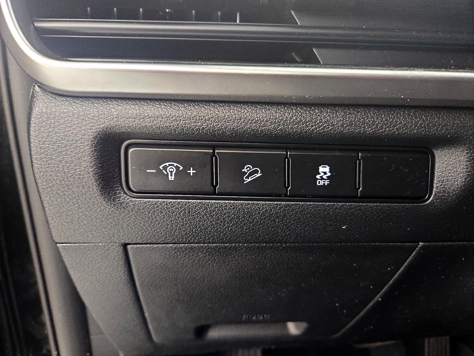 2024 Kia Telluride LX - Photo 14
