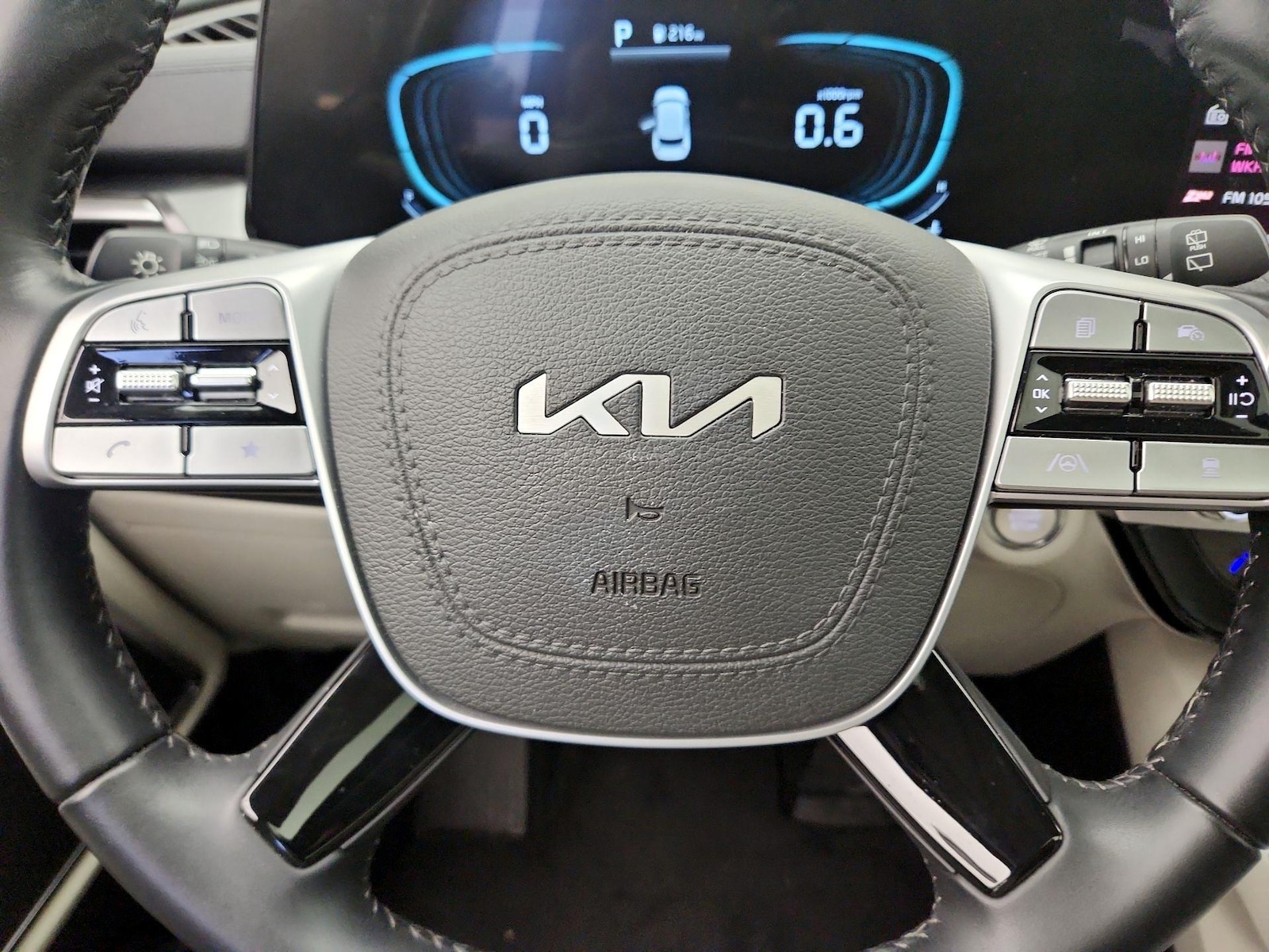 2025 Kia Telluride S - Photo 11