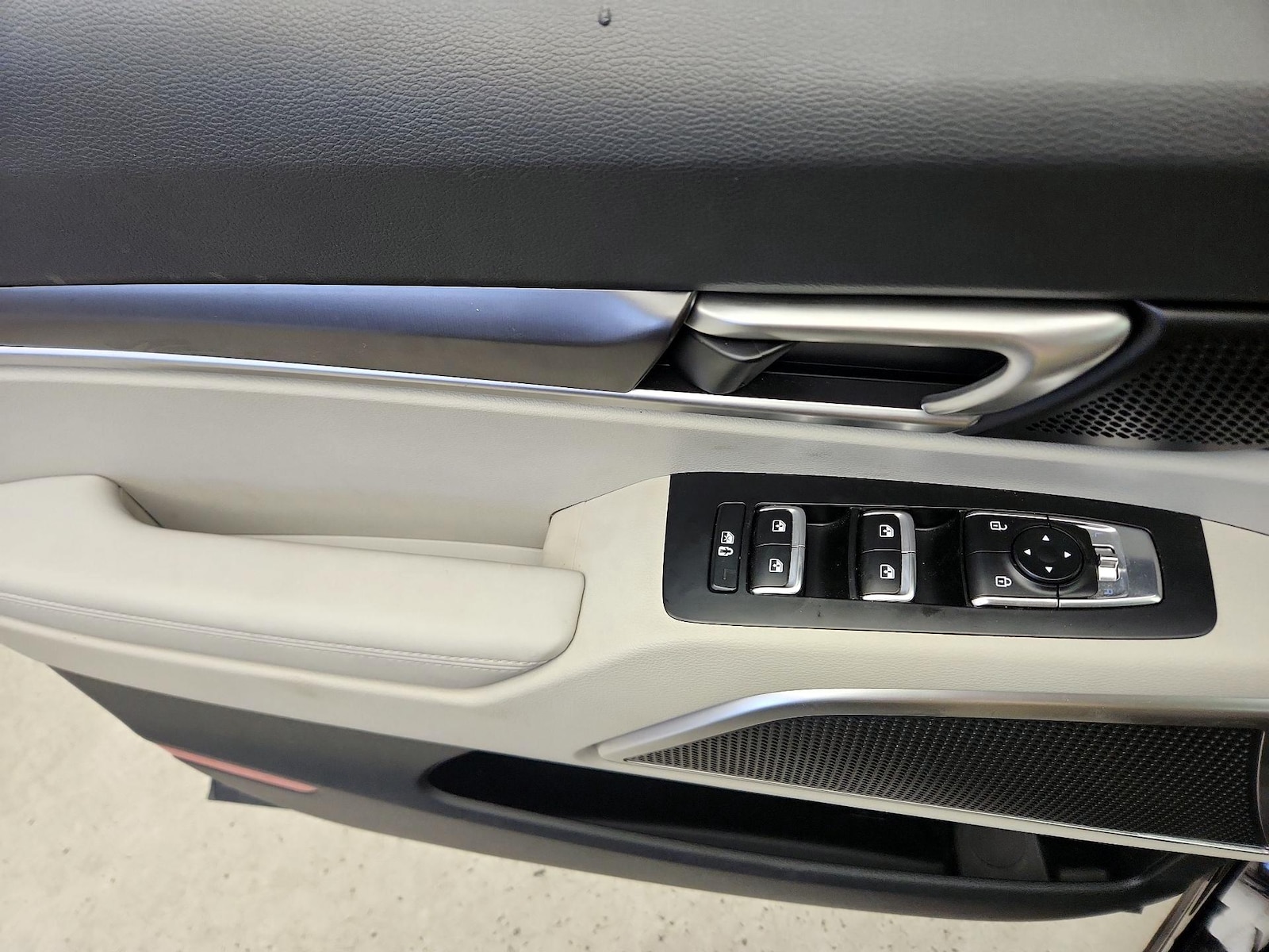 2025 Kia Telluride S - Photo 13