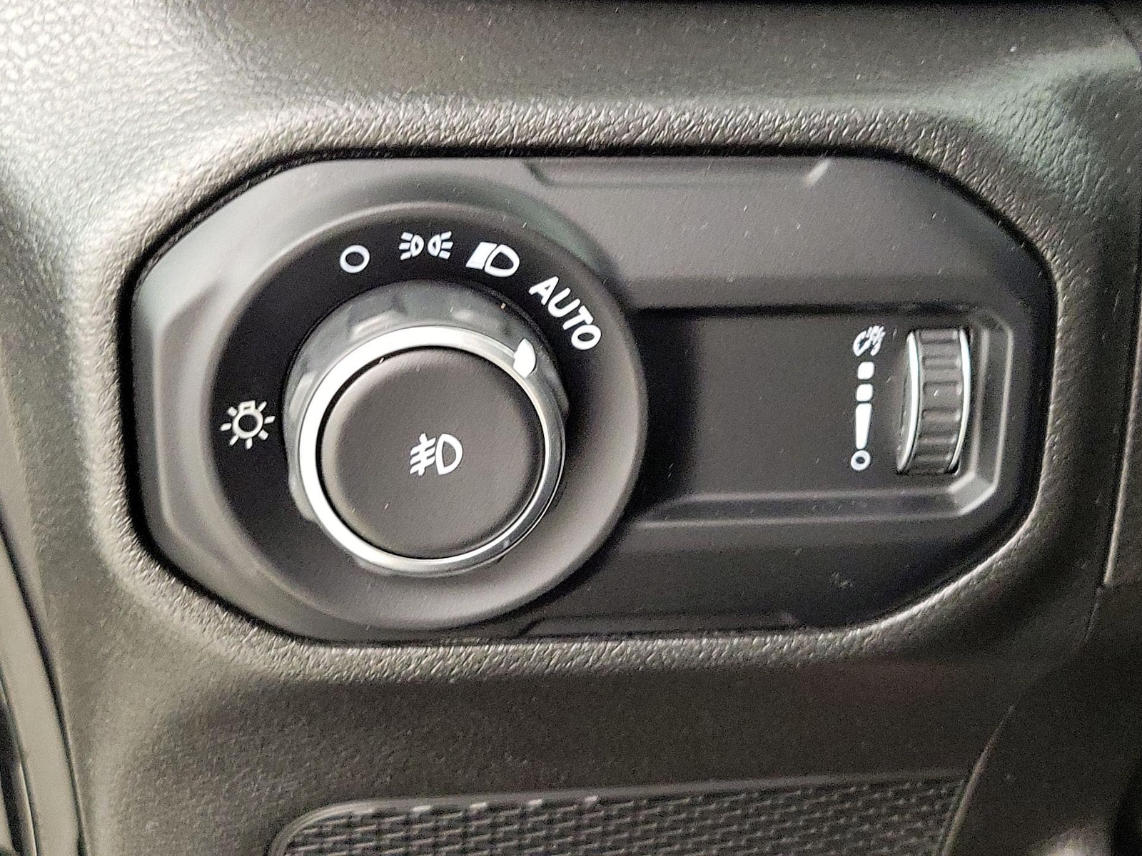 2023 Jeep Wrangler 4-Door Willys - Photo 14