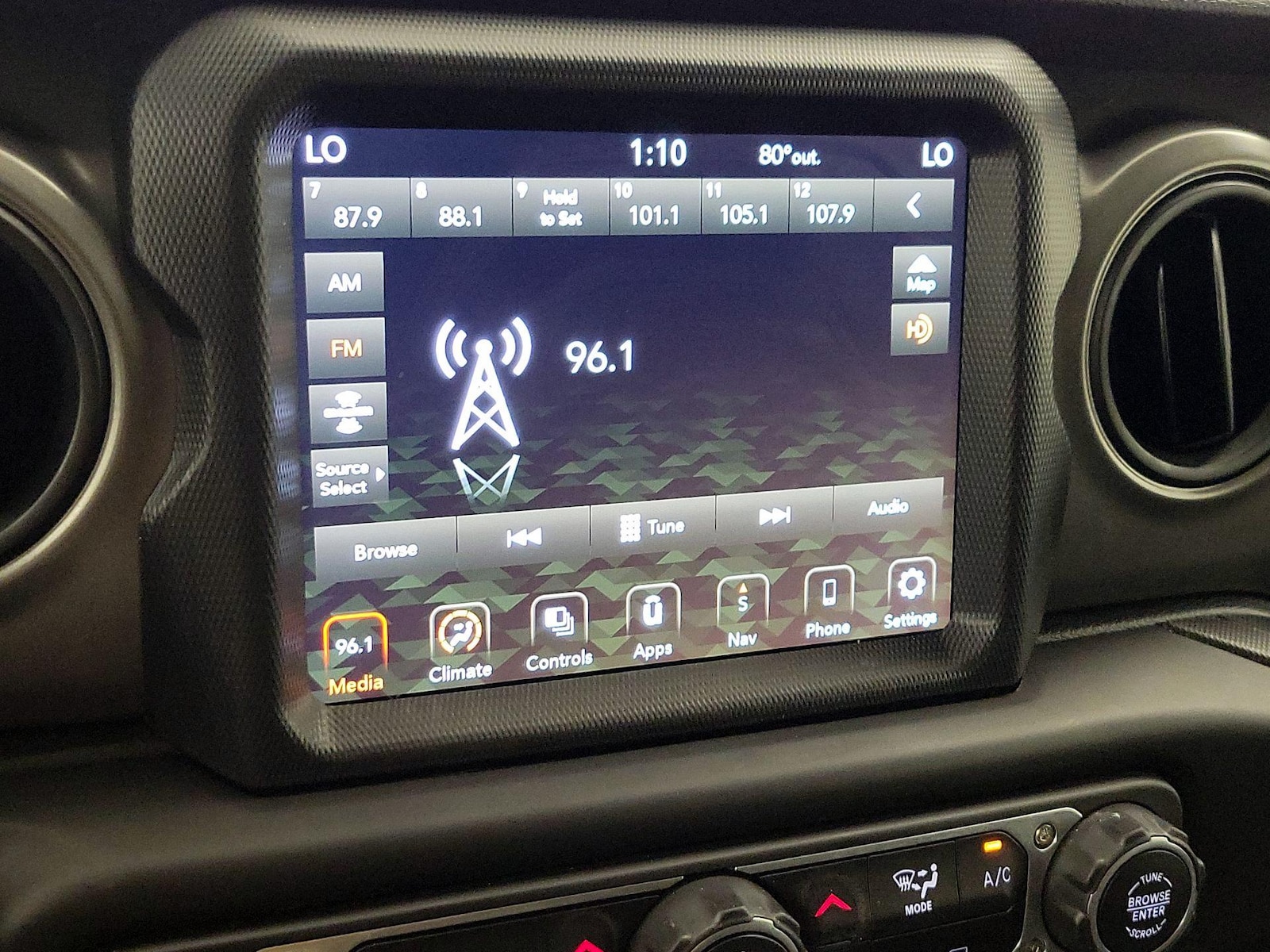 2023 Jeep Wrangler 4-Door Willys - Photo 16
