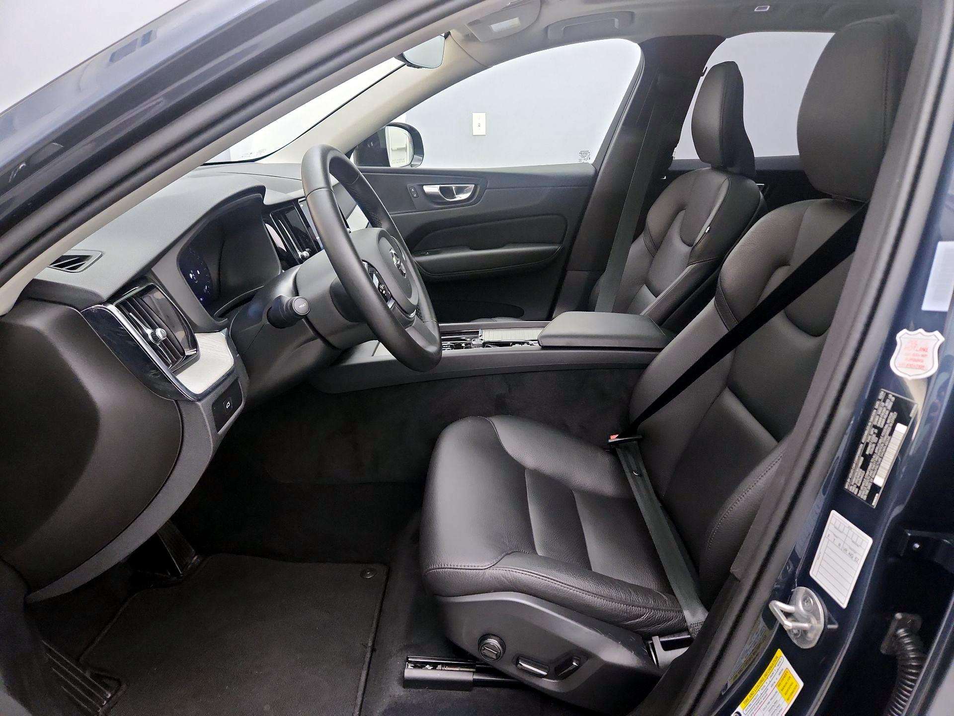 Thumbnail: 2025 Volvo XC60 - 11