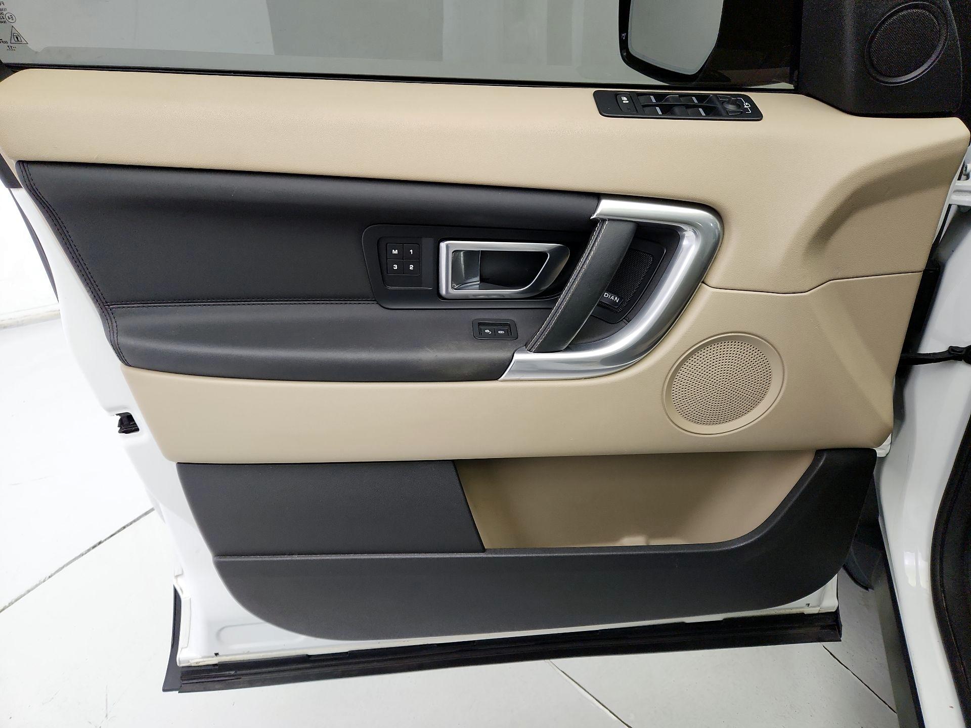Thumbnail: 2018 Land Rover Discovery Sport - 12