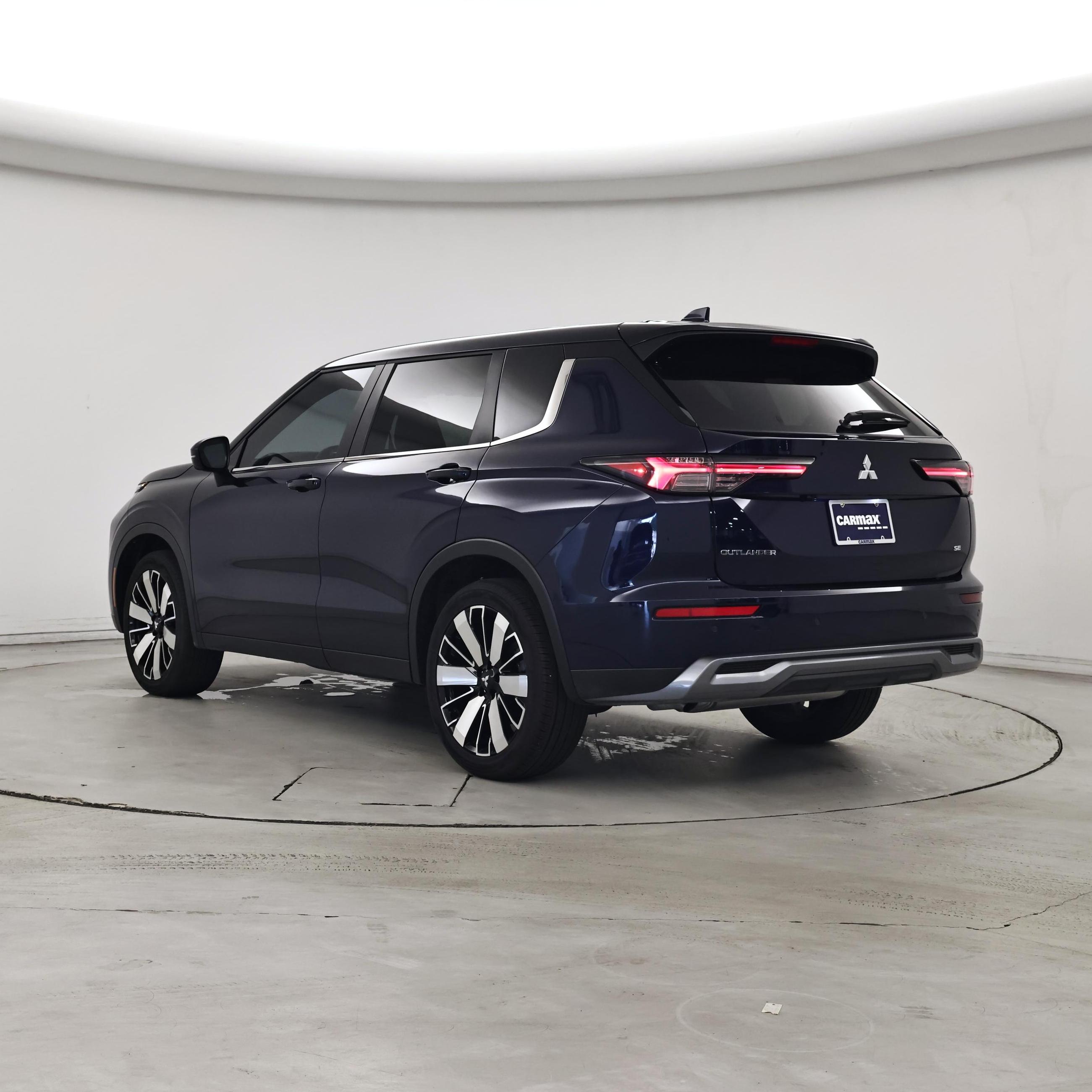 Thumbnail: 2026 Mitsubishi Outlander - 2