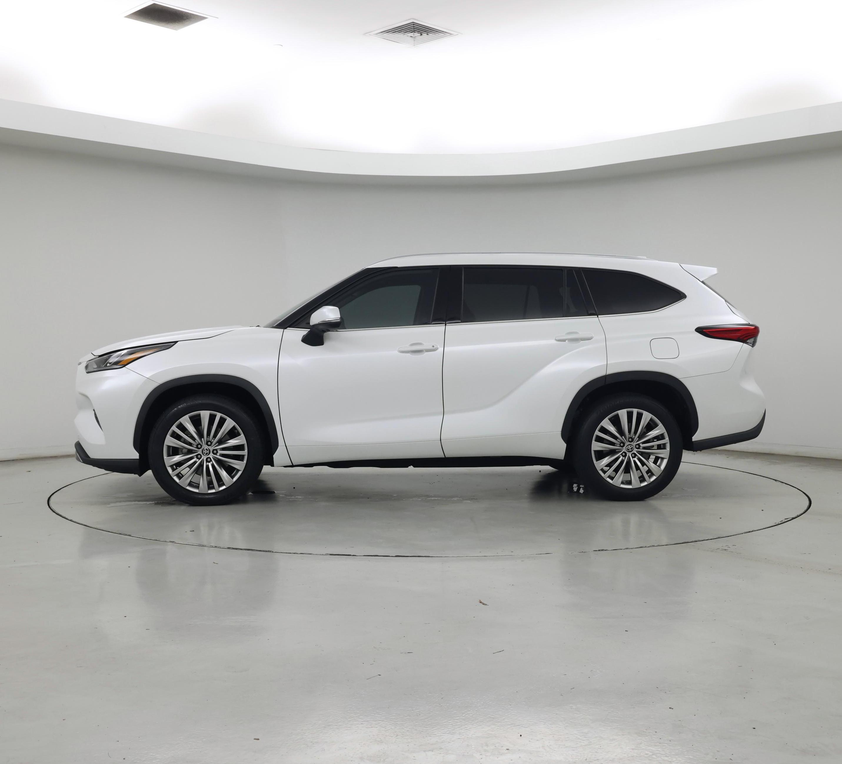 Thumbnail: 2023 Toyota Highlander - 3