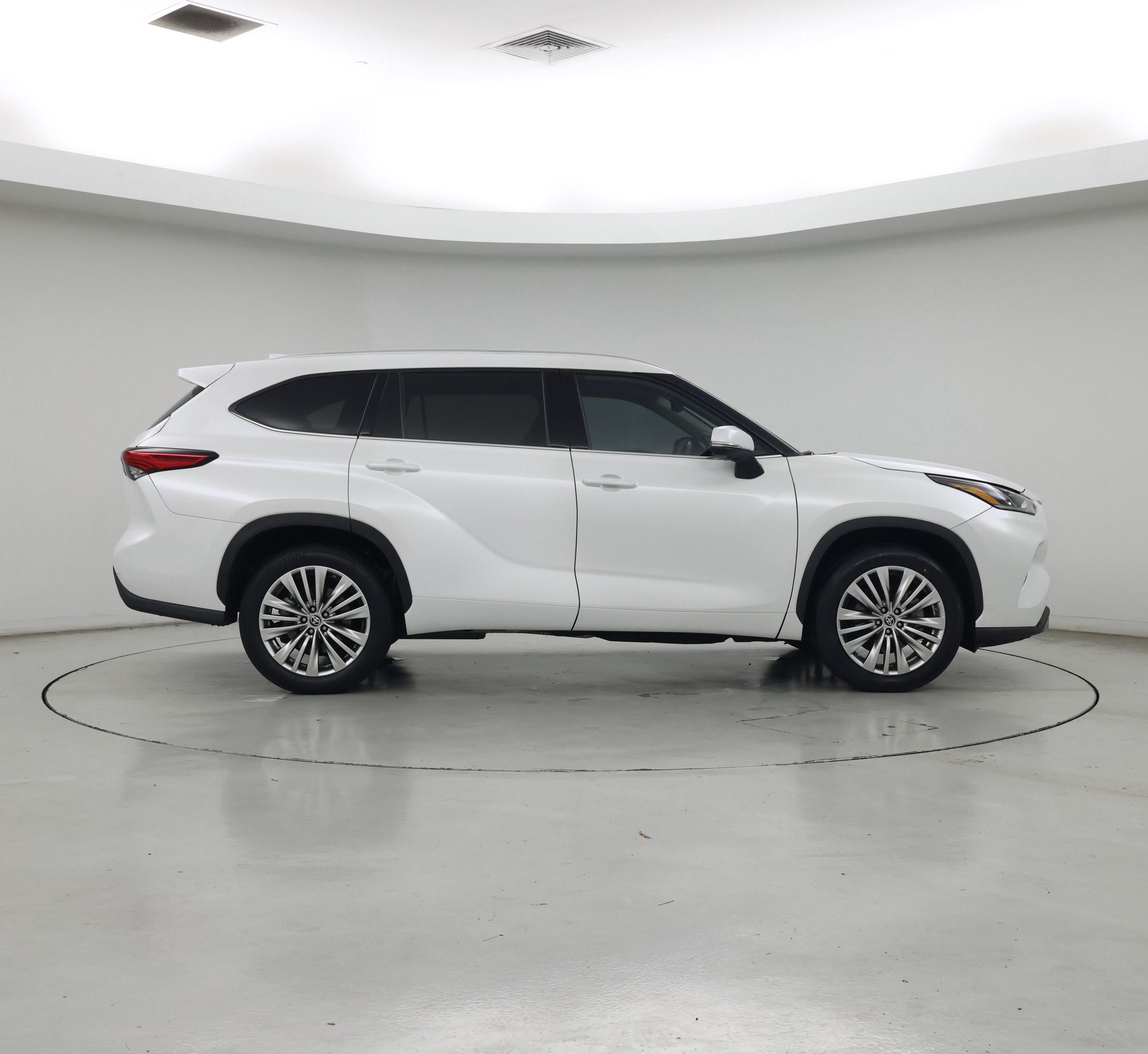 Thumbnail: 2023 Toyota Highlander - 7