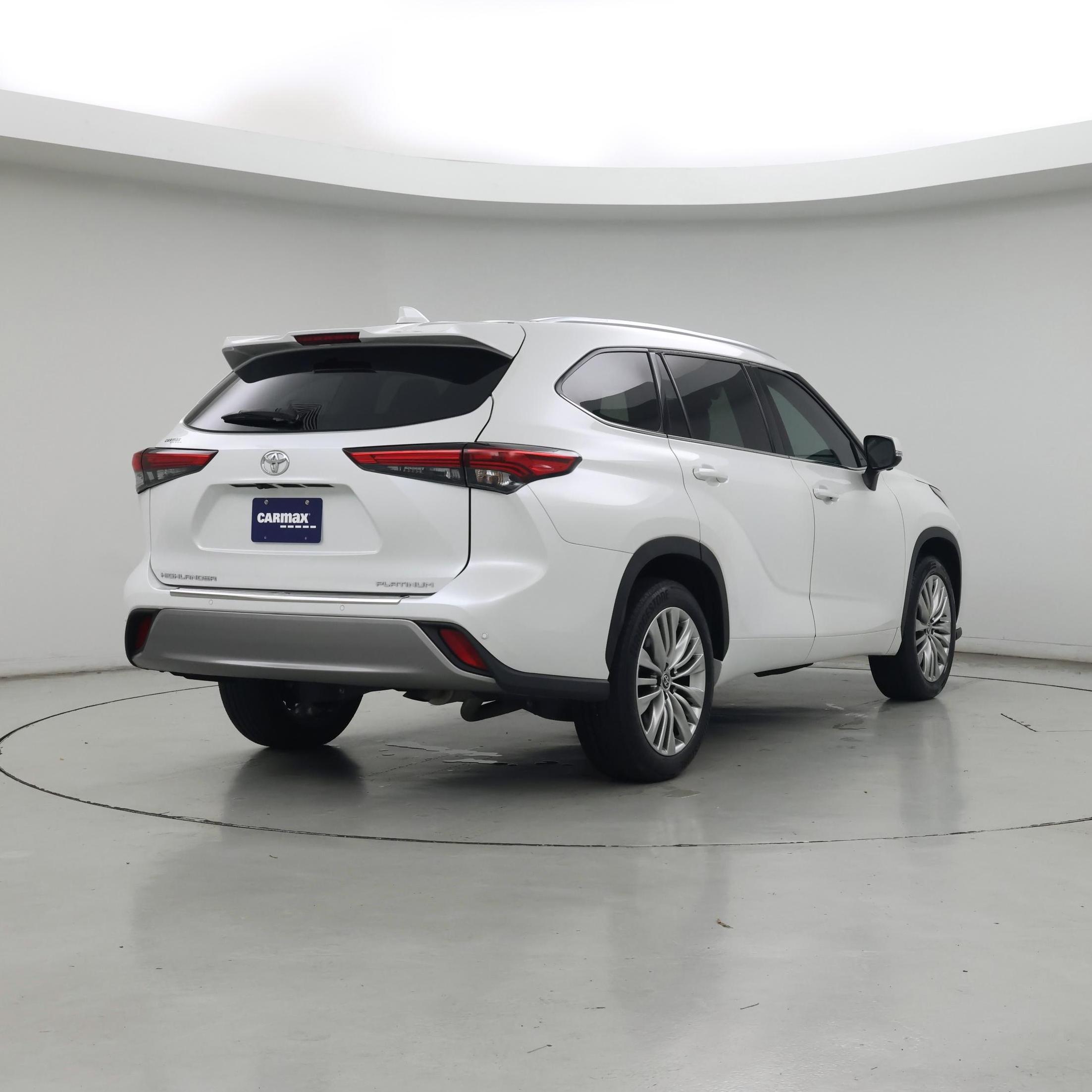 Thumbnail: 2023 Toyota Highlander - 8