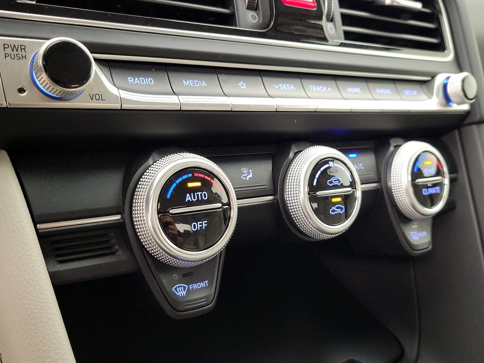 2020 GENESIS G70 Standard - Photo 17