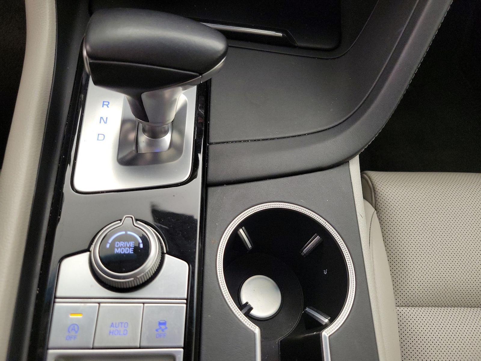 2020 GENESIS G70 Standard - Photo 18