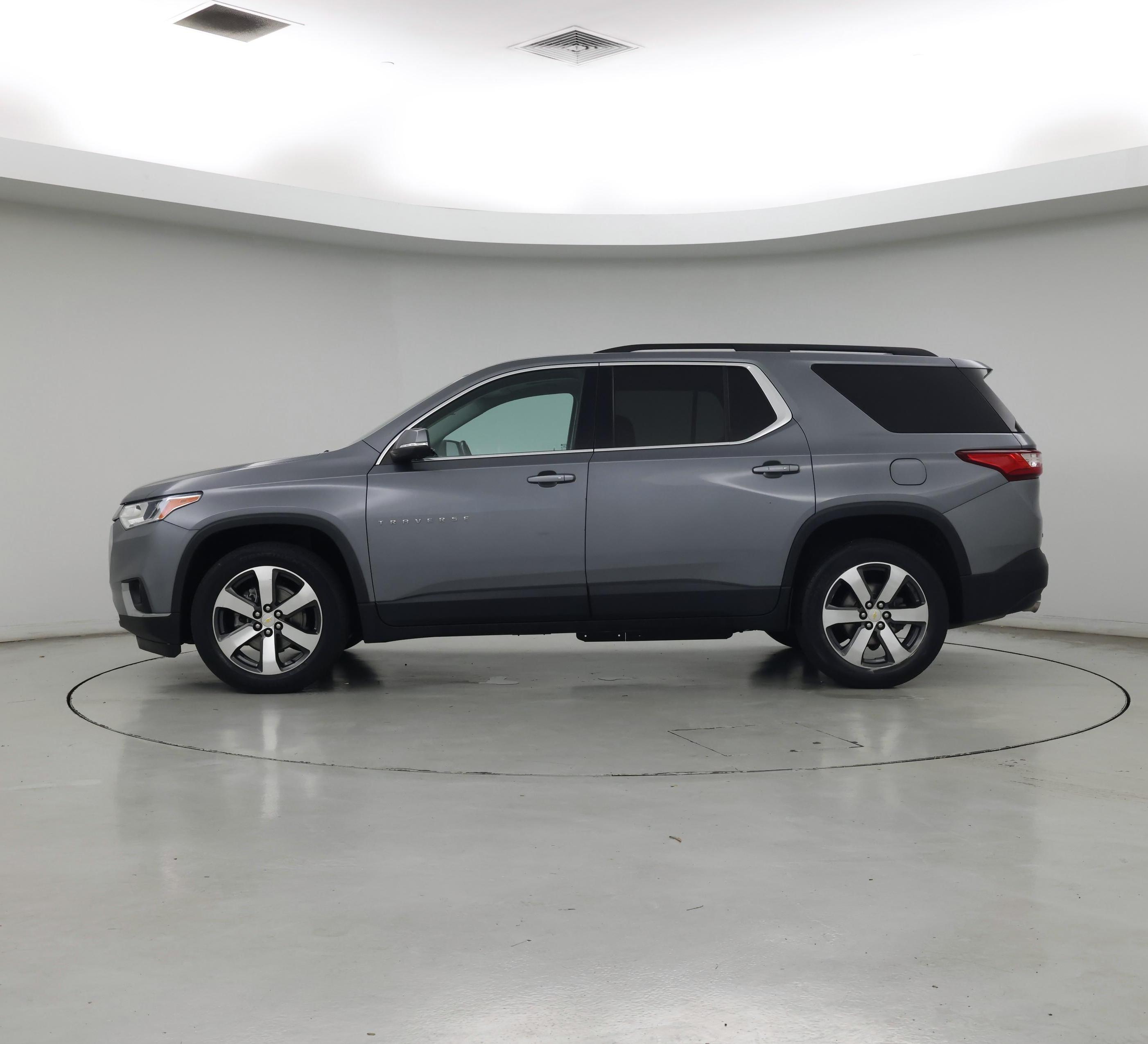 Thumbnail: 2021 Chevrolet Traverse - 3