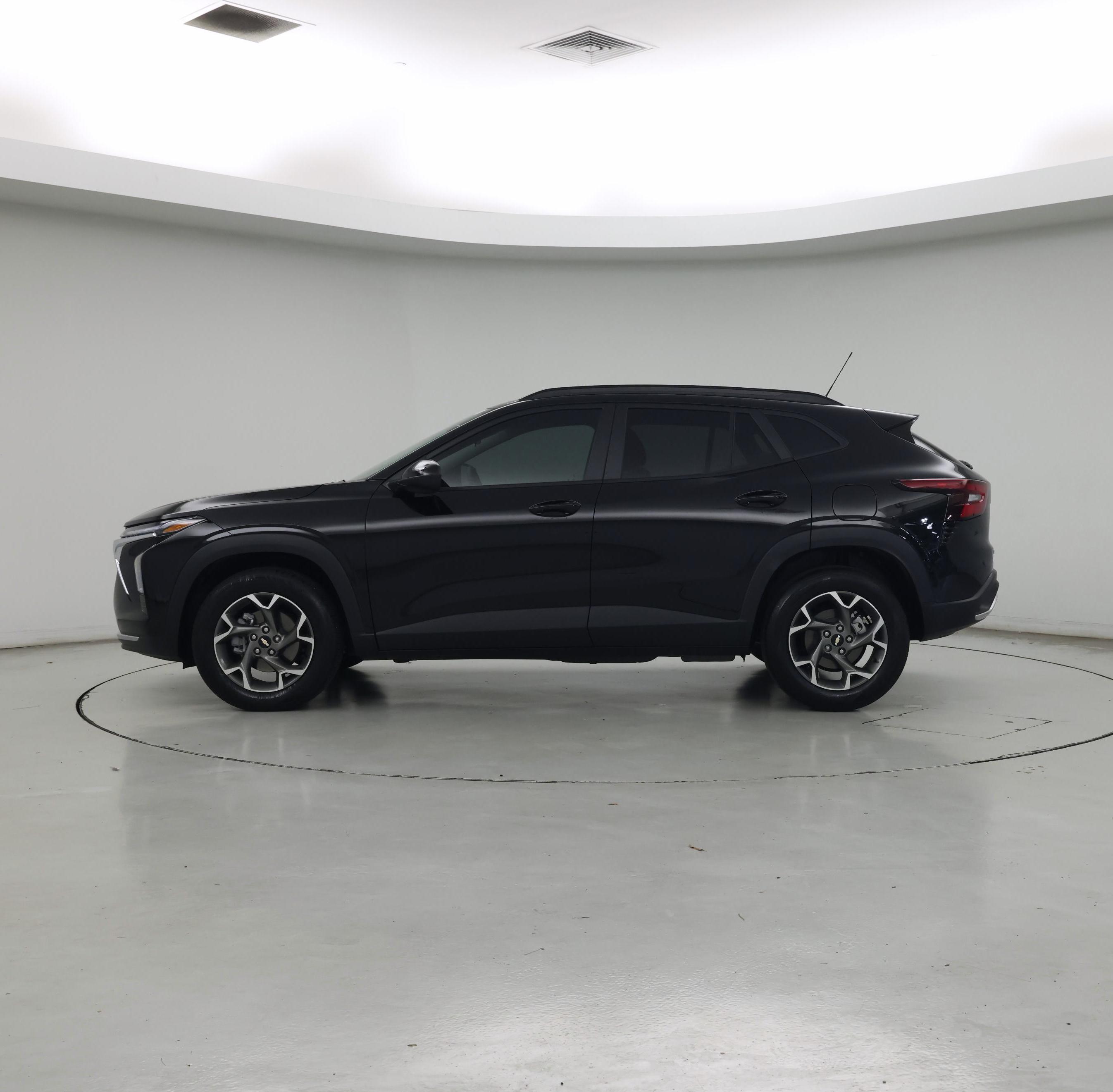 Thumbnail: 2025 Chevrolet Trax - 3