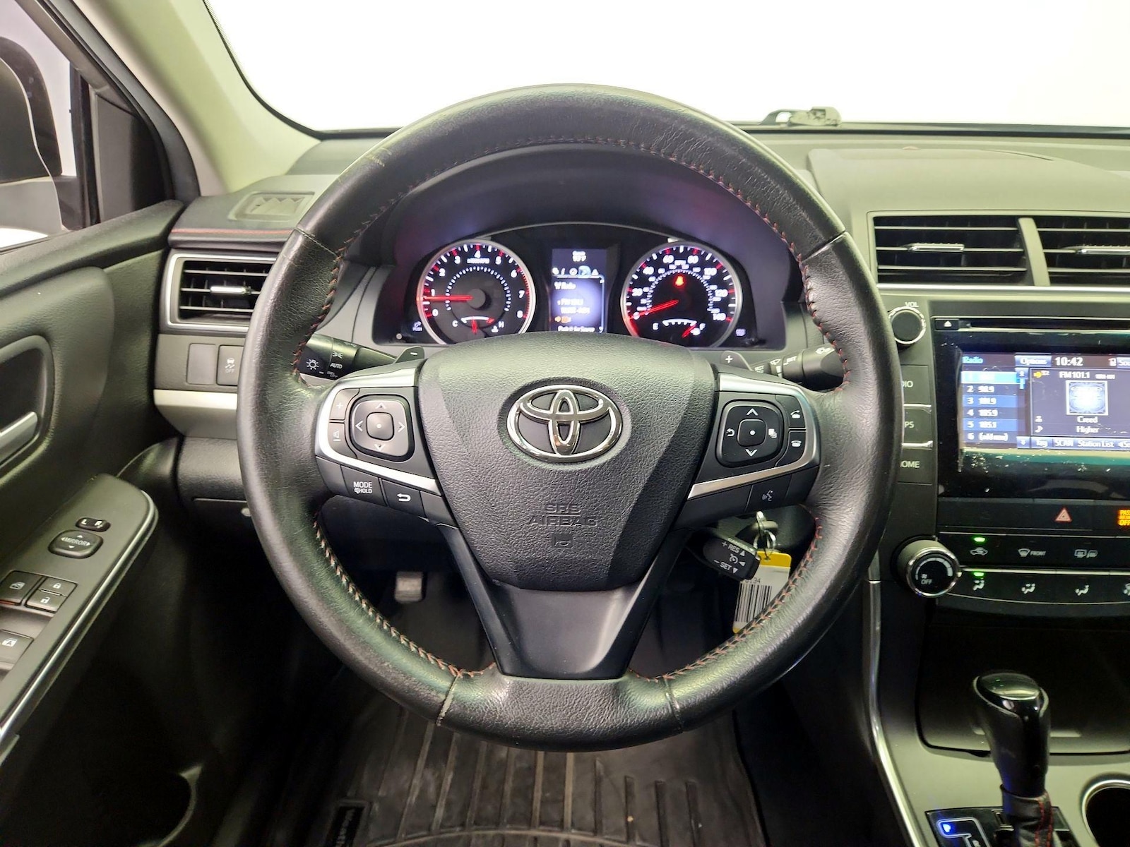 2015 Toyota Camry SE - Photo 11