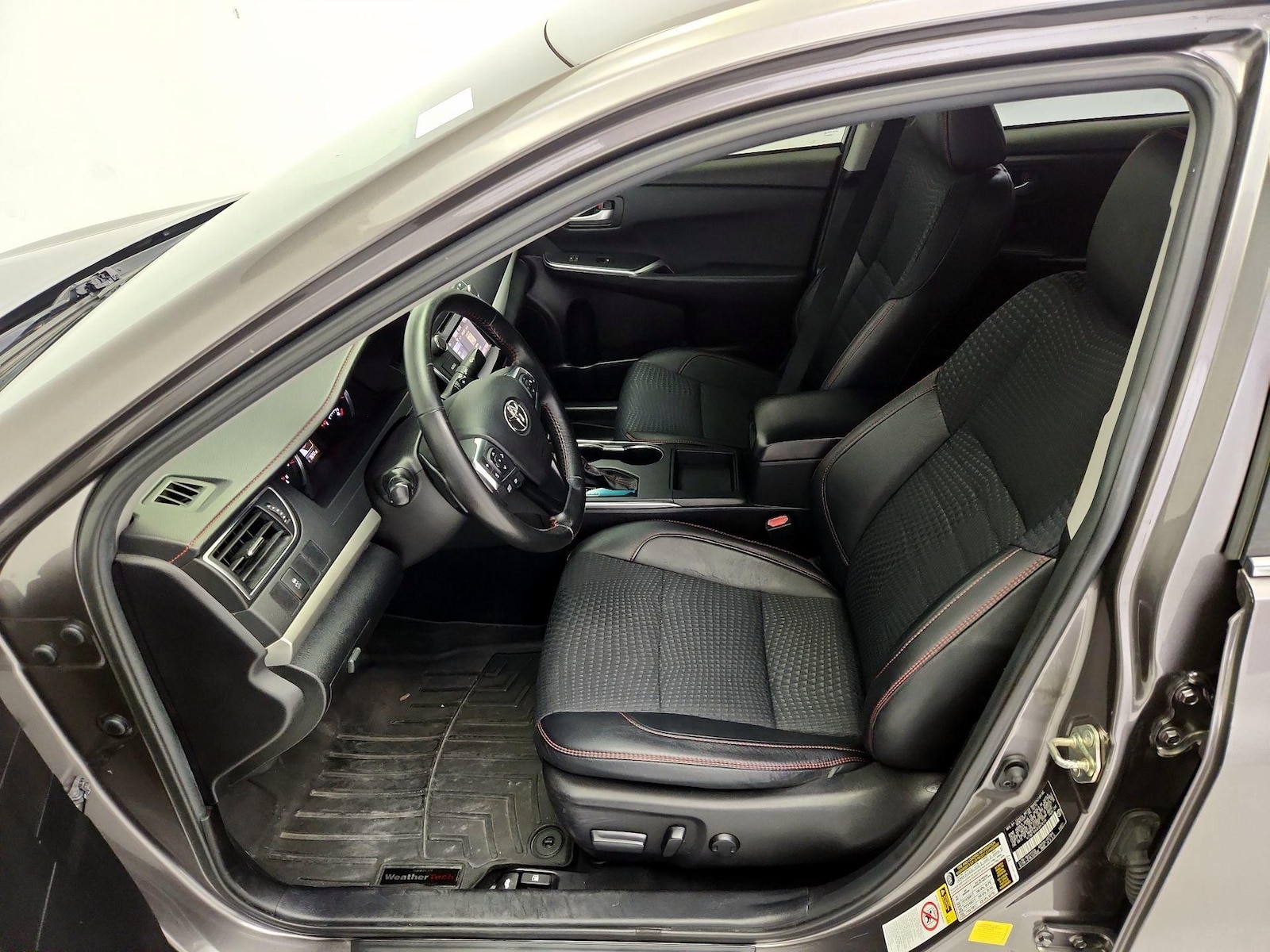 2015 Toyota Camry SE - Photo 12