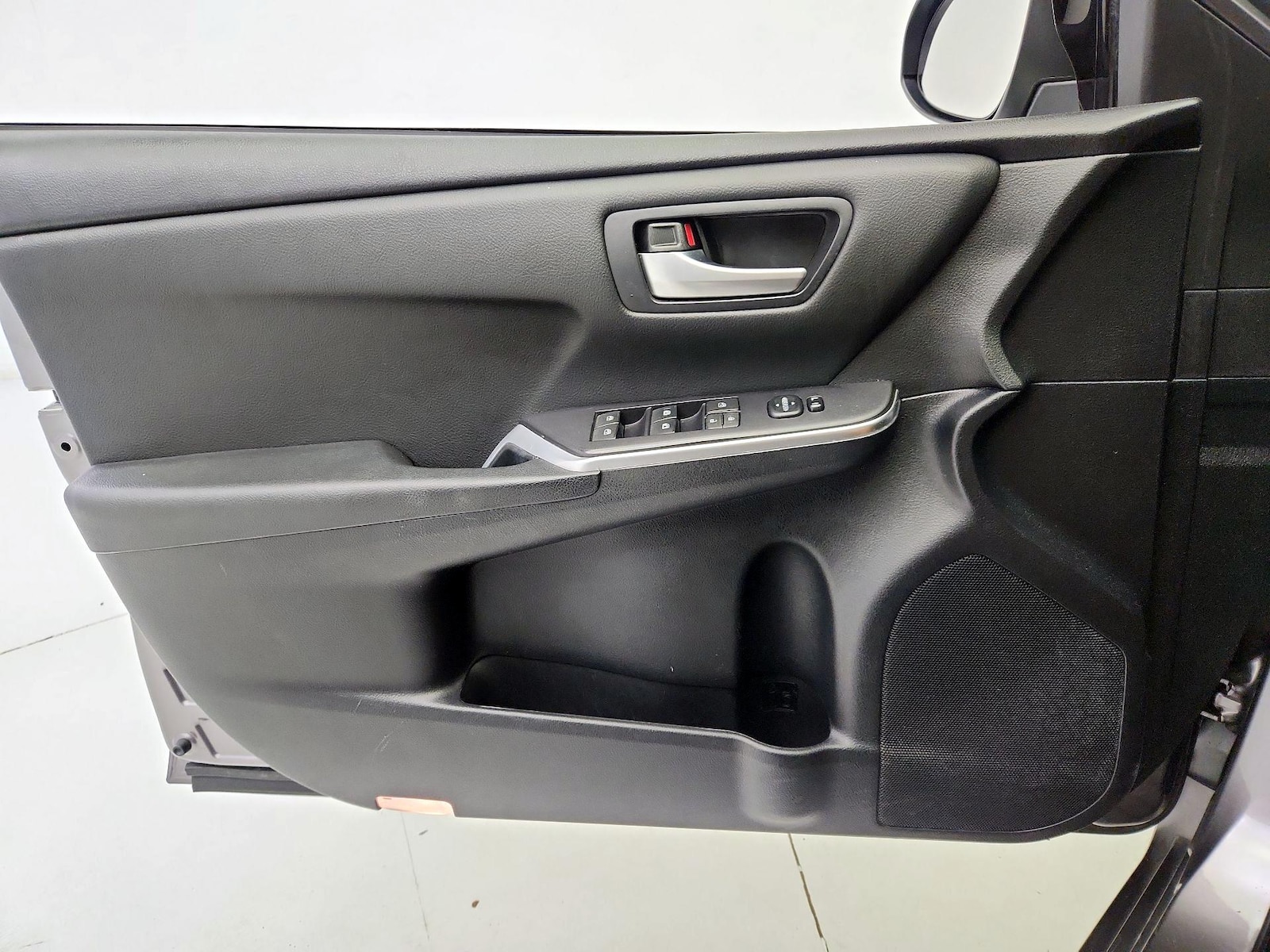 2015 Toyota Camry SE - Photo 13